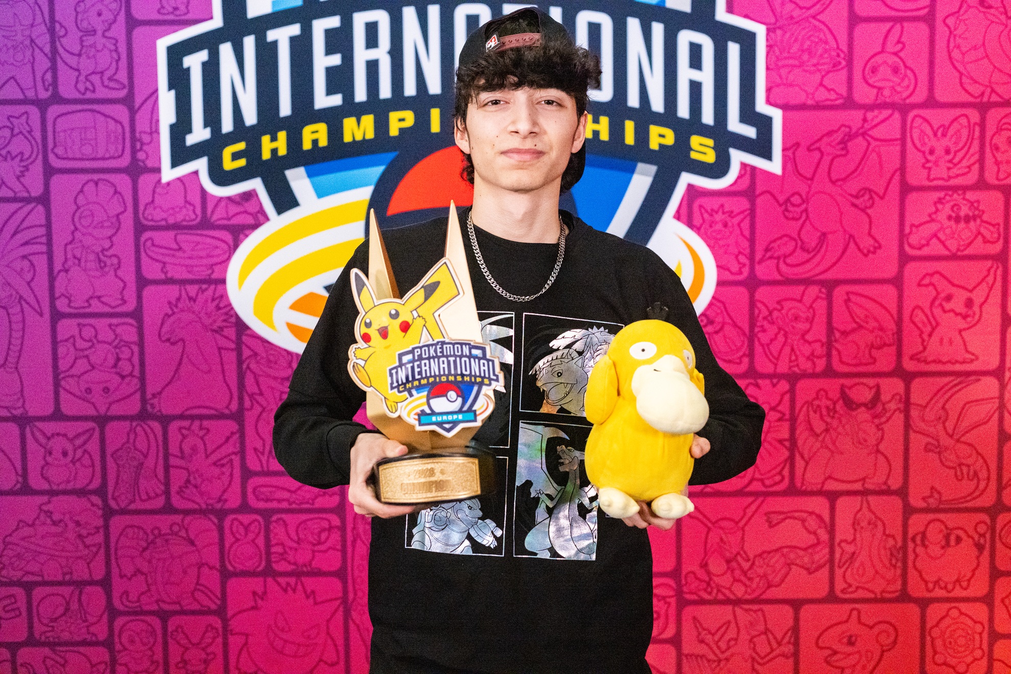 Leo Marín "P4T0M4N" Torres. The Pokémon Company International.