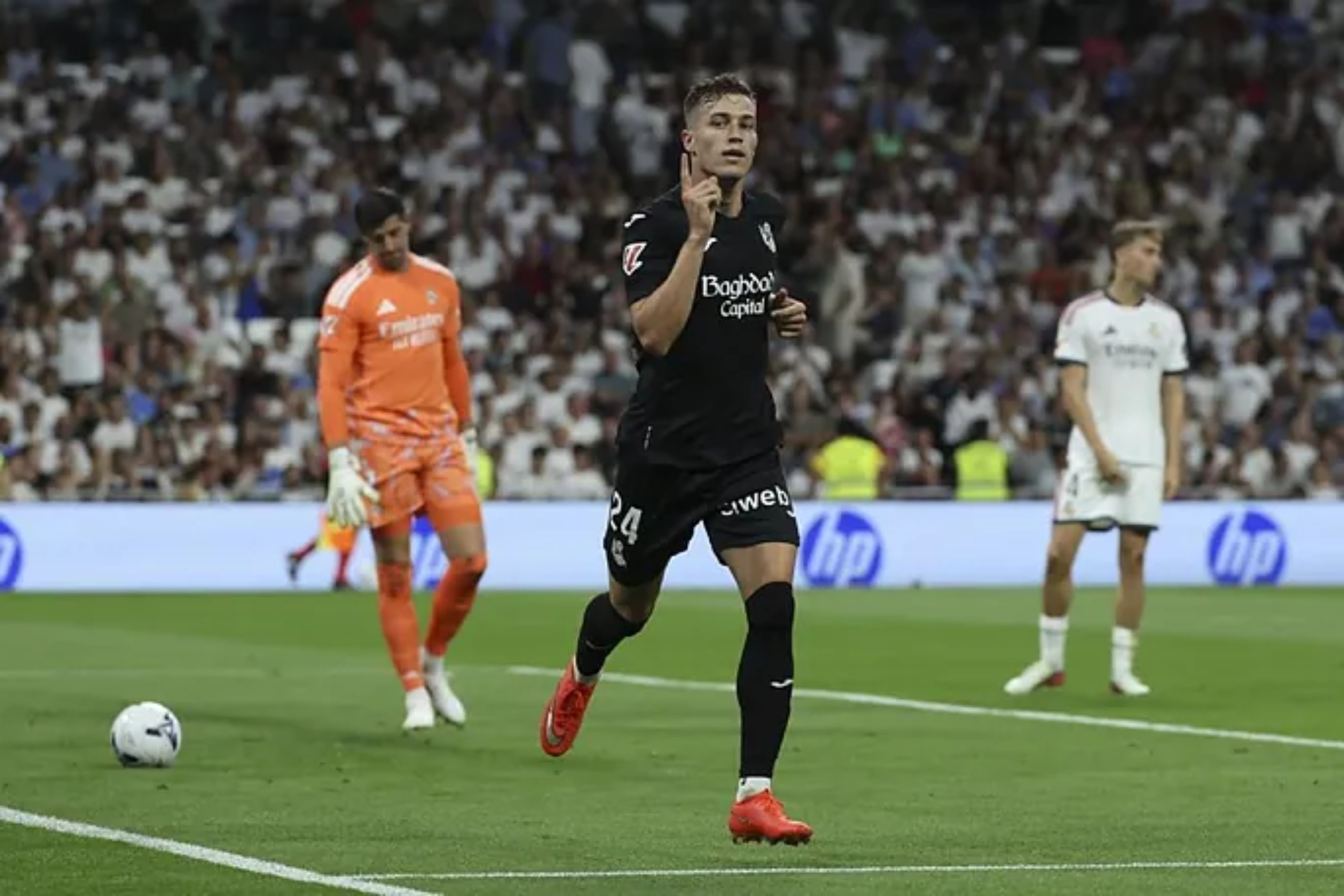Luka Sucic celebró así el gol que le marcó al Real Madrid en el Bernabéu. EFE
