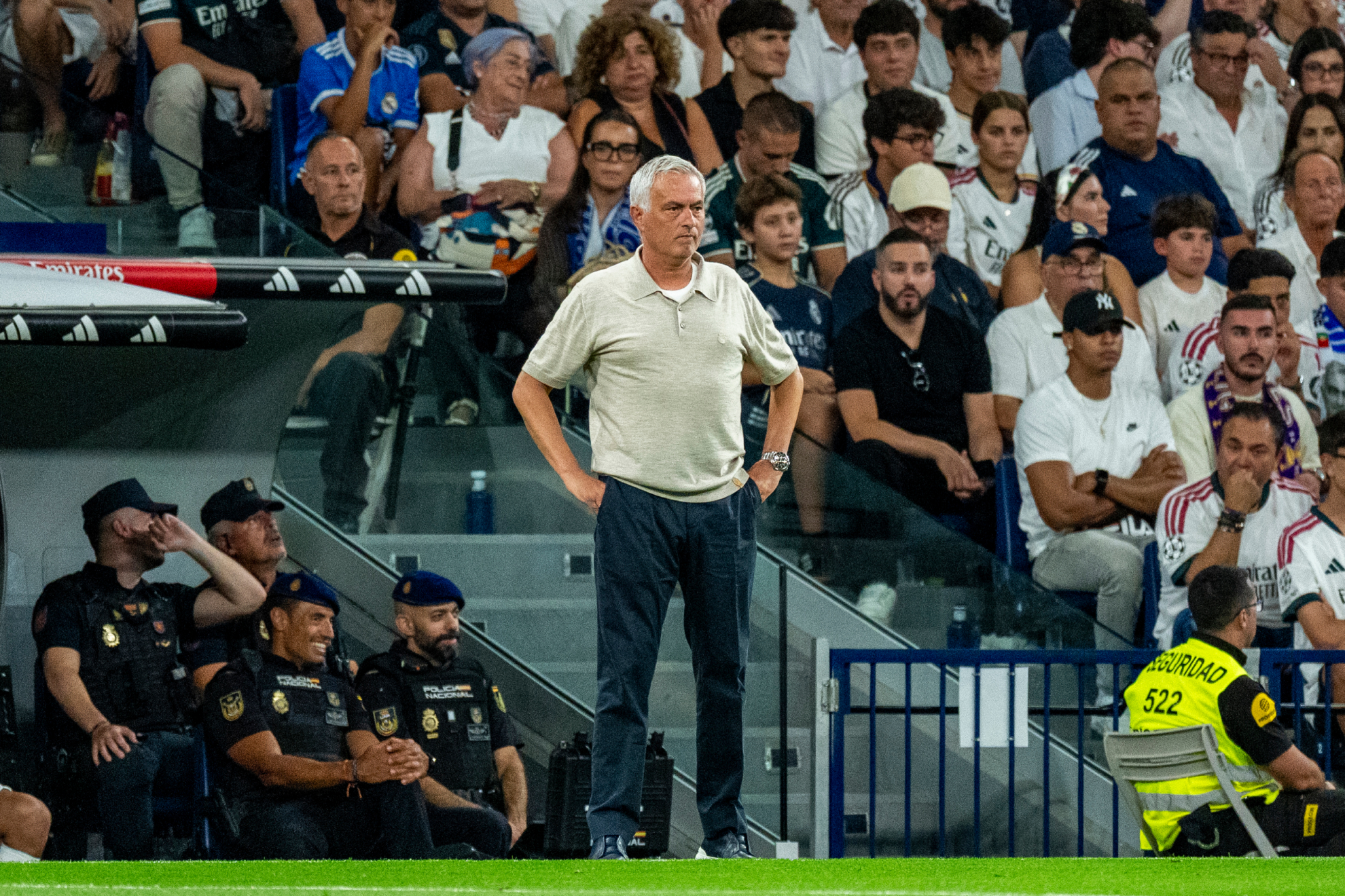 Mourinho, durante el partid contra la Real Sociedad. EFE