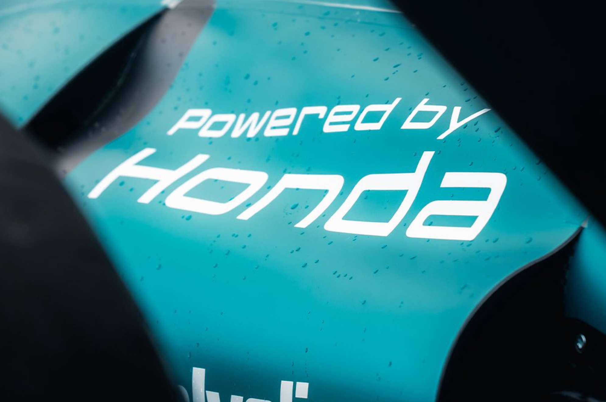 EL Aston Martin AMR26B, en el box en Zandvoort. HONDA F1