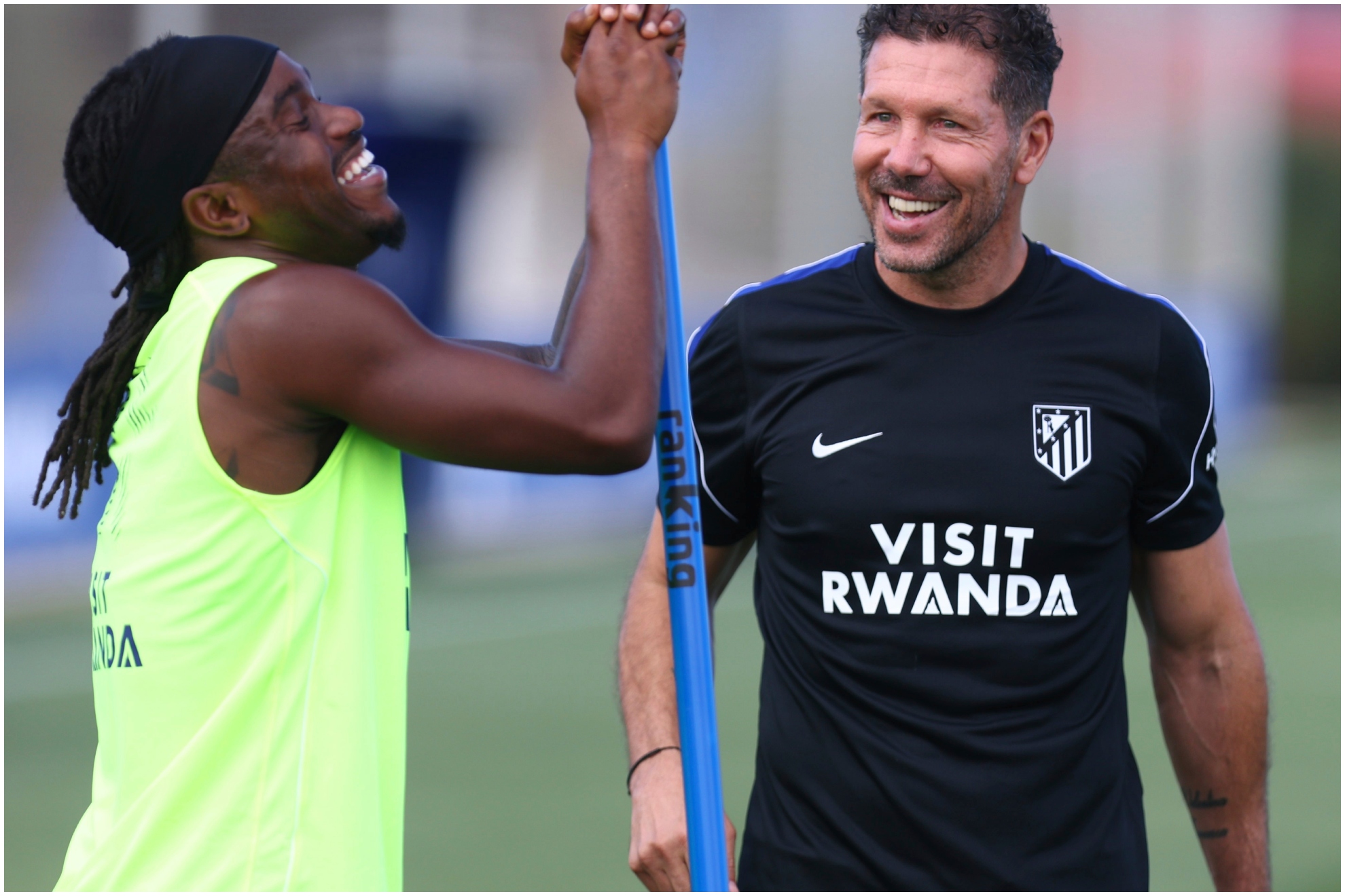 Lookman y Simeone durante un entrenamiento.