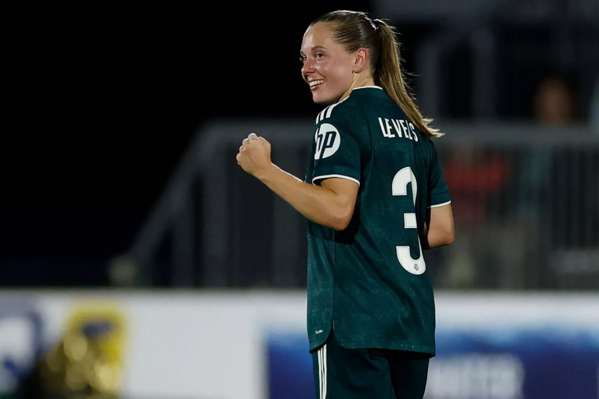 Janou Levels celebra un gol con el Real Madrid ante el Ajax Real Madrid