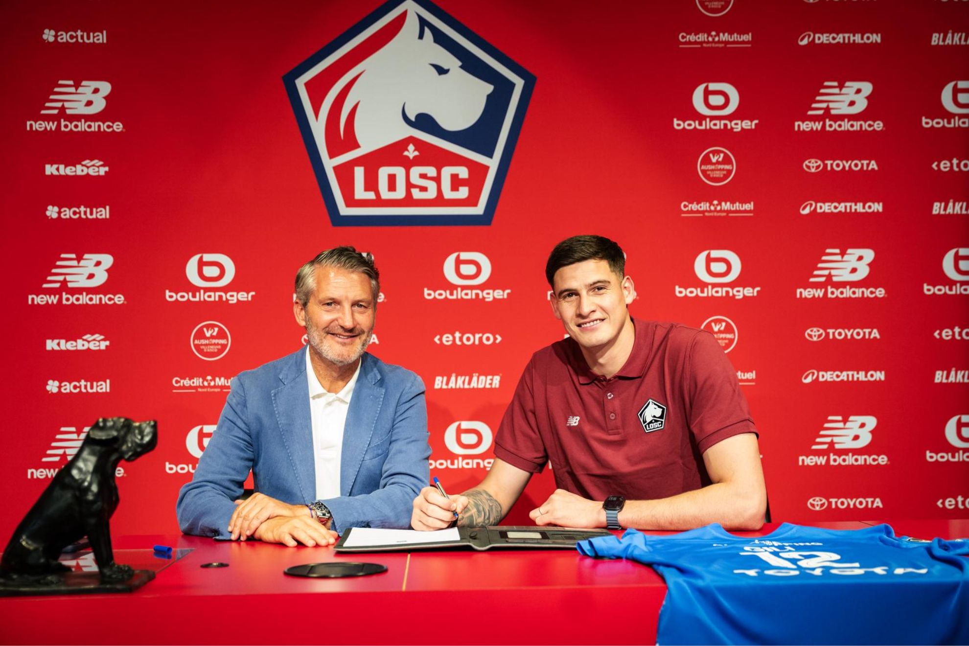 Orlando Gill posa como nuevo jugador del Lille LOSC LILLE