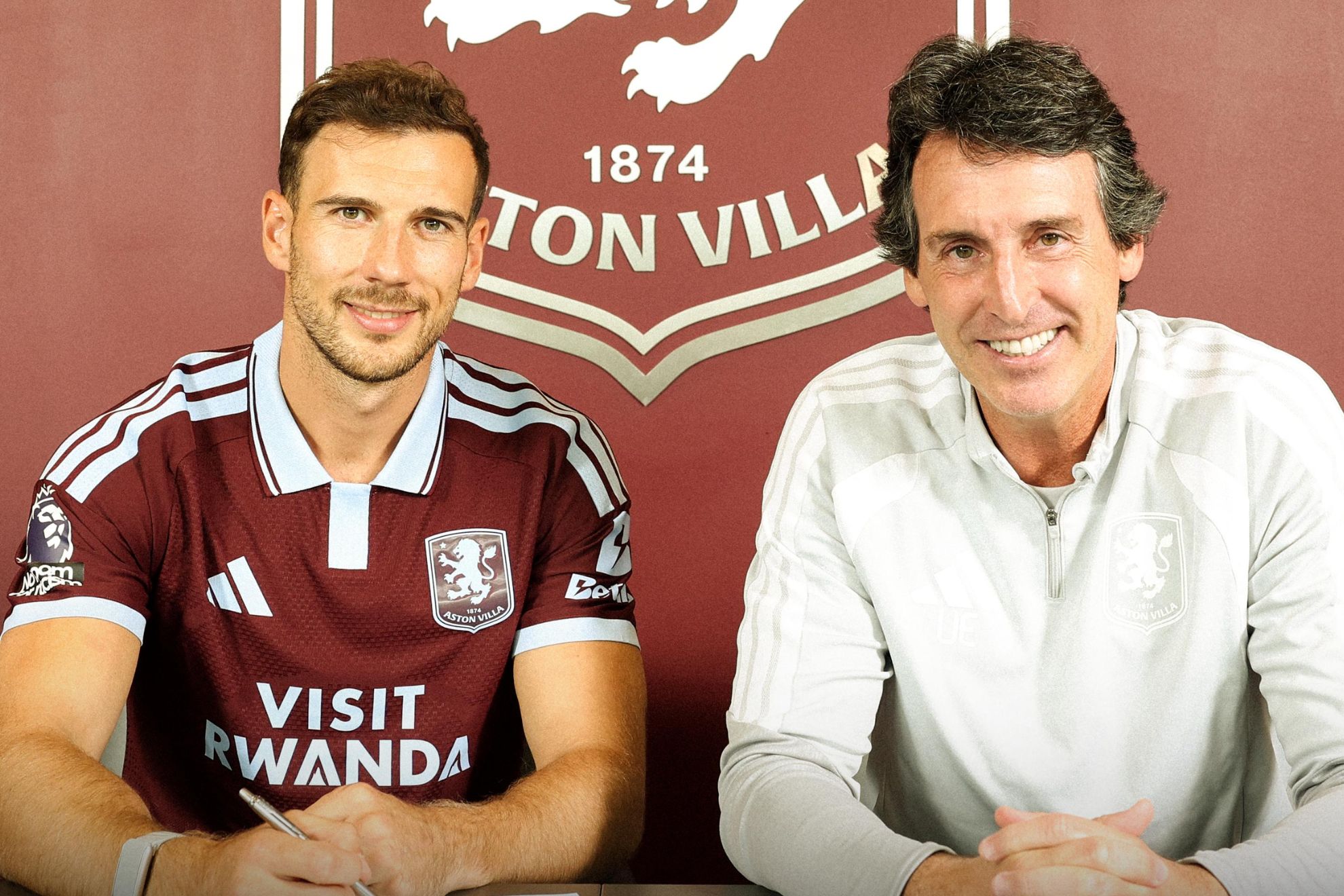 Goretzka posa junto a Emery @AstonVilla