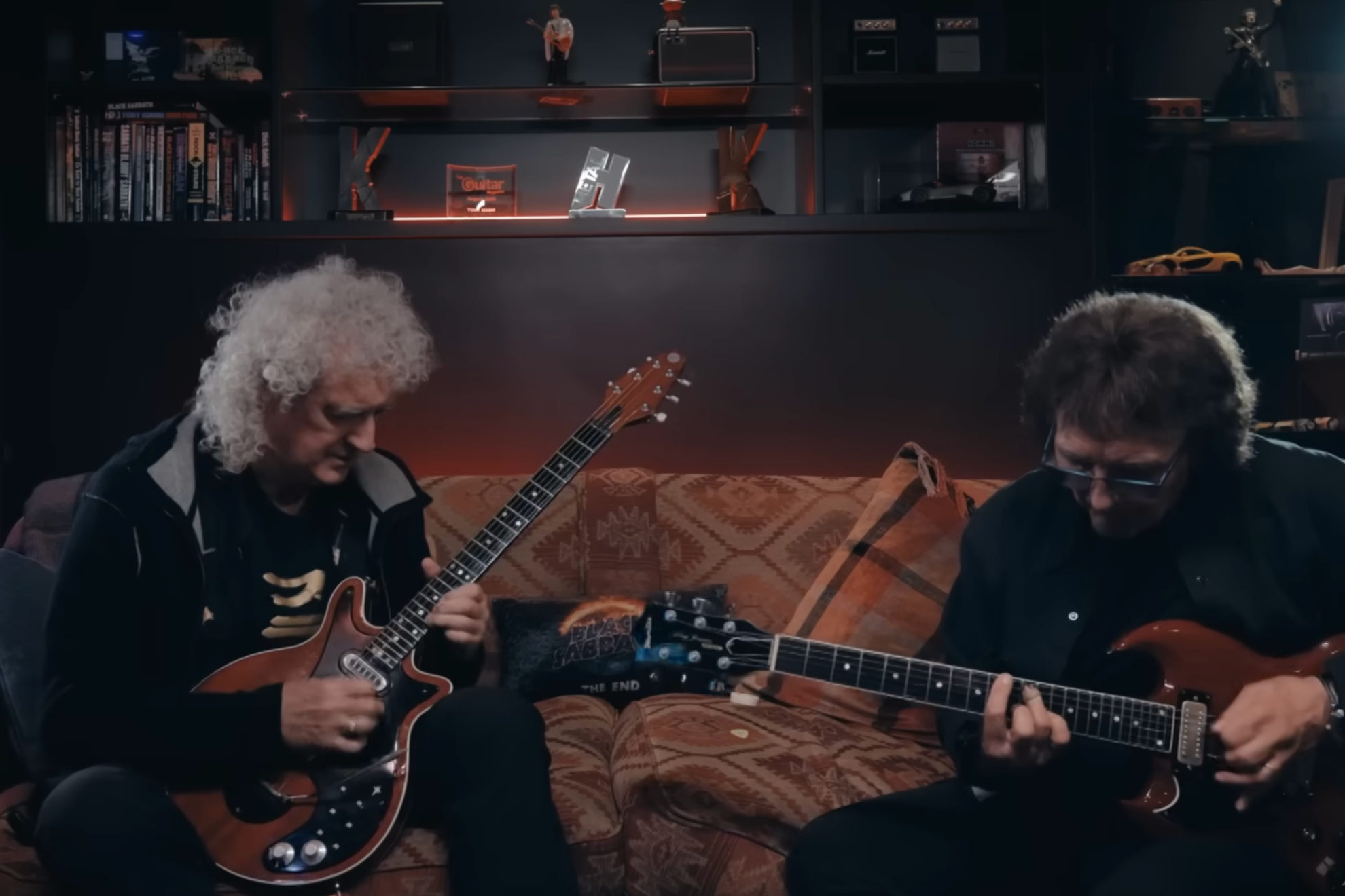 Brian May(derecha) y Tony Iommi (izquierda) Youtube/Guitar World