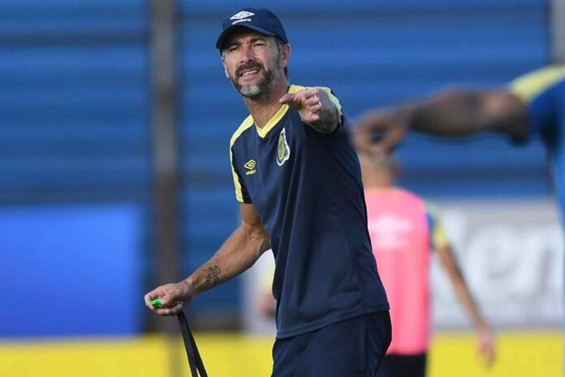 Kily González dando indicaciones en un entrenamiento RC