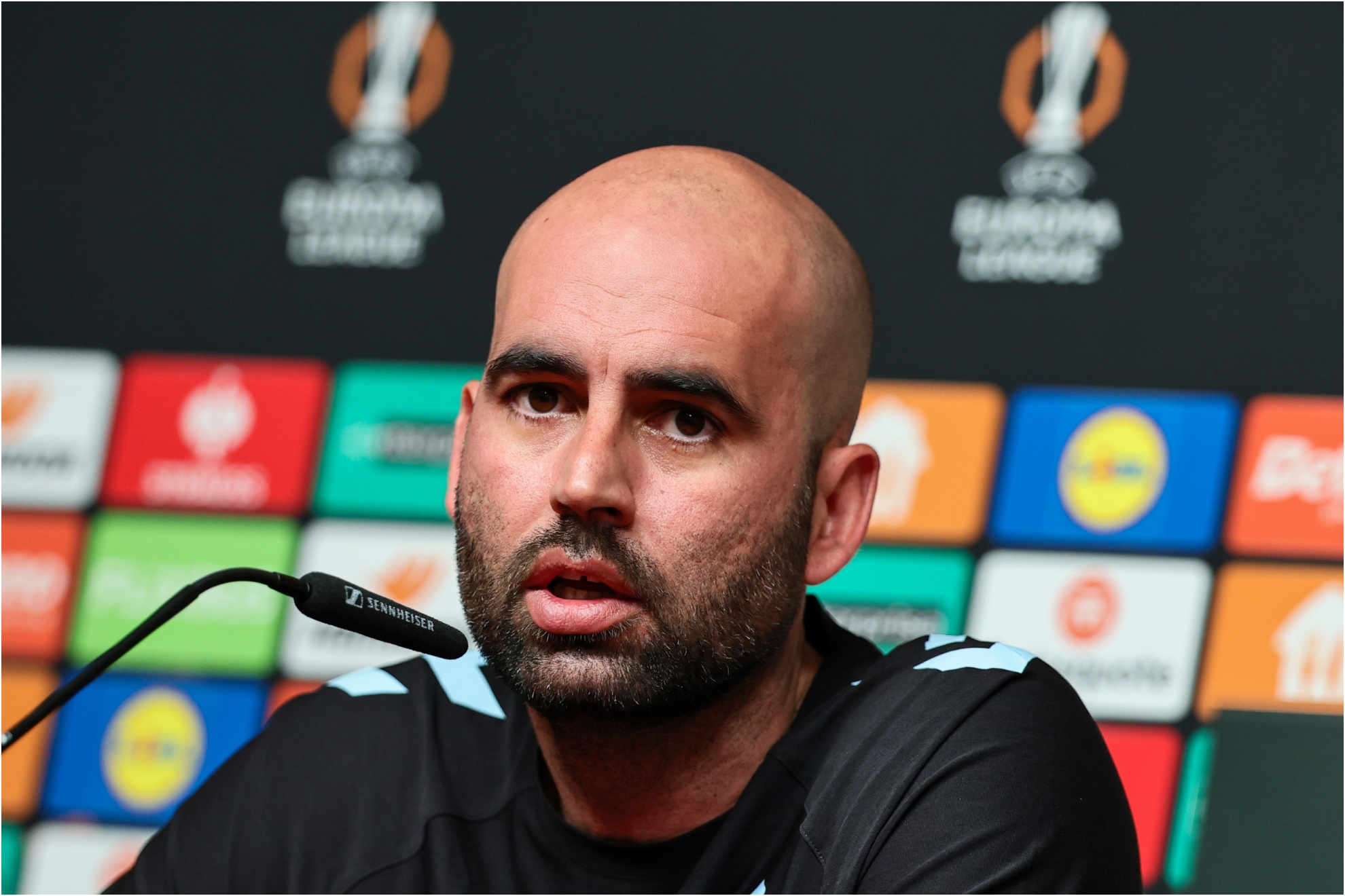 Giráldez, en la rueda de prensa del duelo ante el Friburgo. EFE