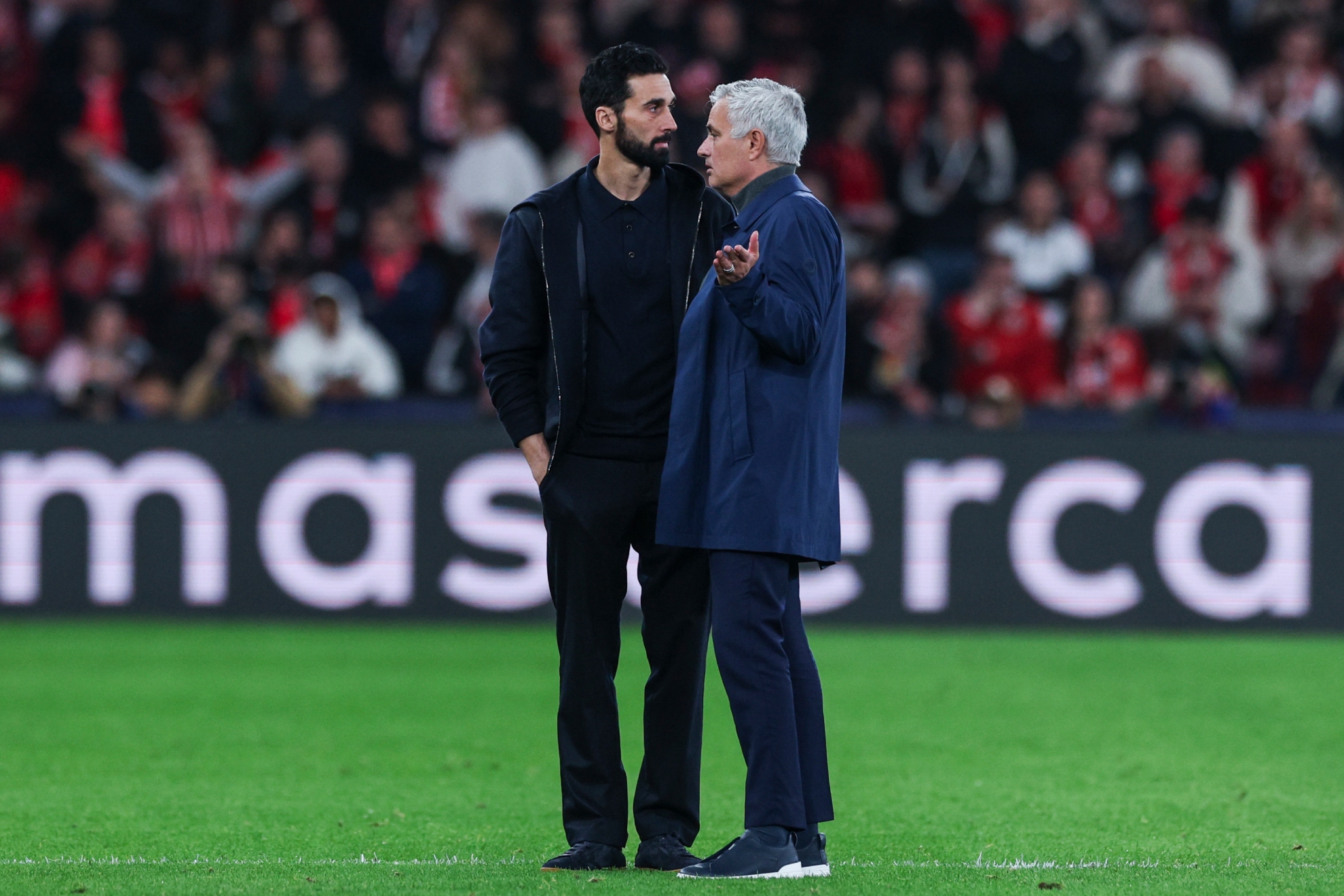 Arbeloa y Mourinho. MIGUEL A. LOPES