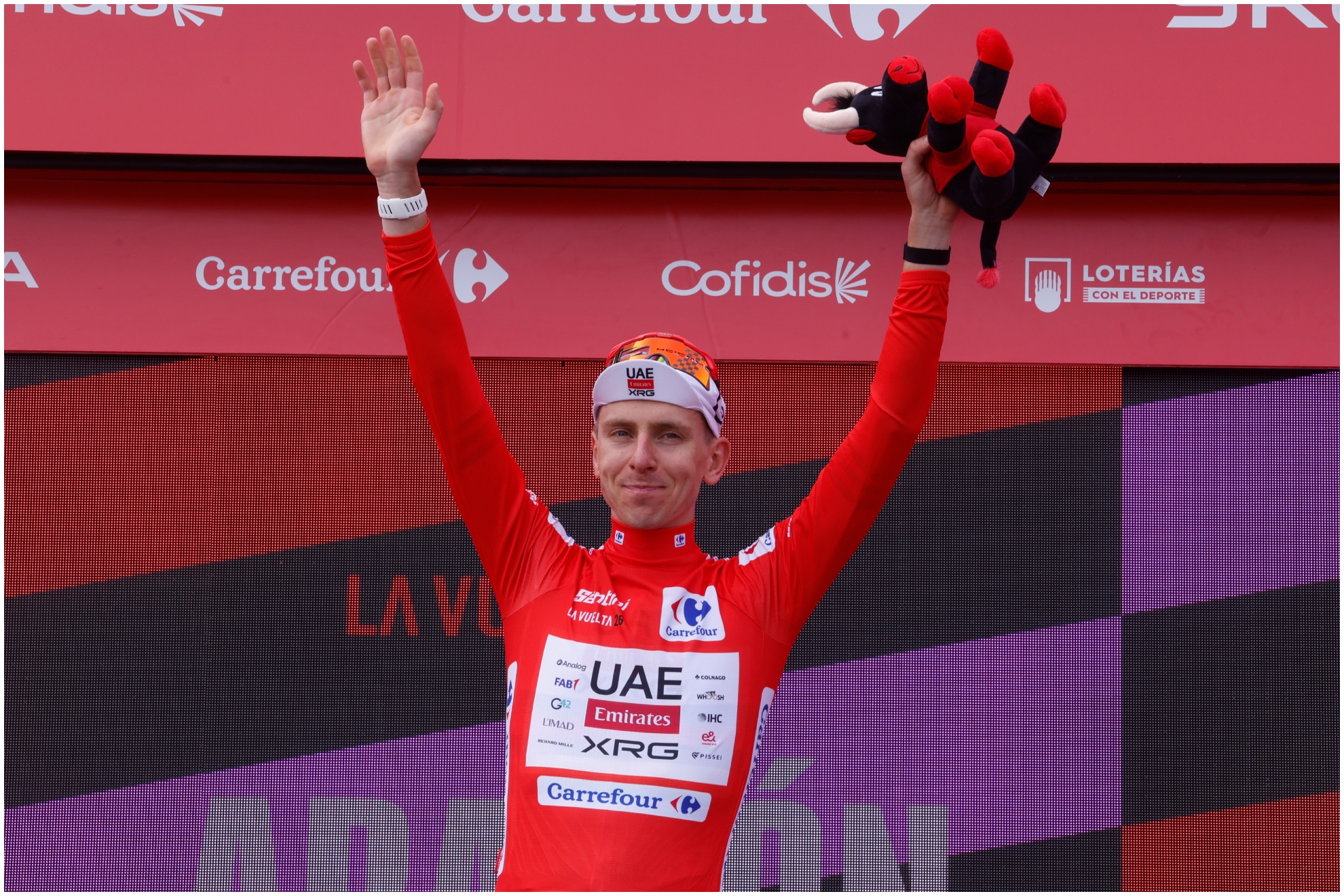 Pogacar celebrando su liderato en Valdelinares. Javier Lizón