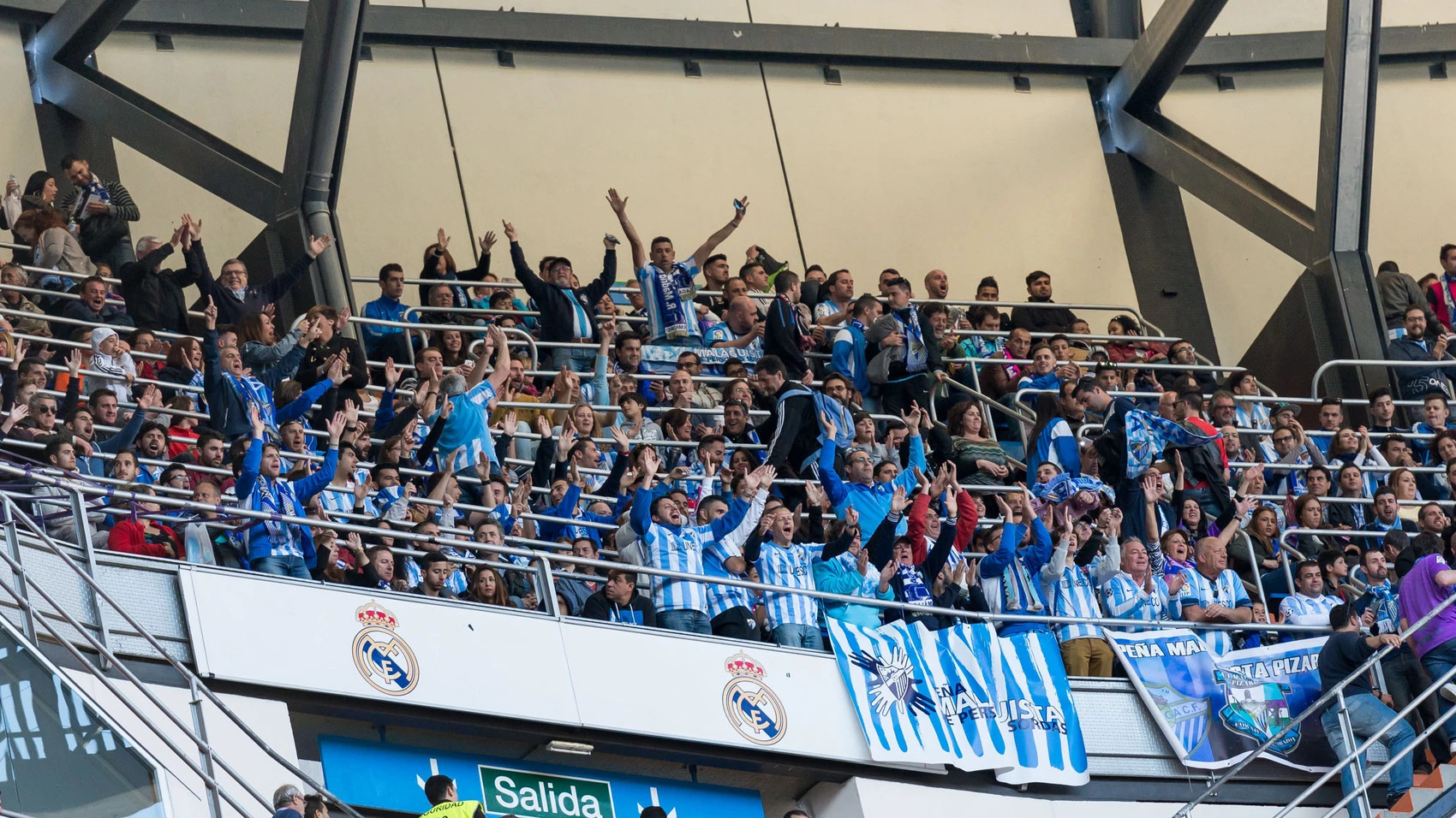 La afición del Málaga en las gradas del Bernabéu MÁLAGA CF