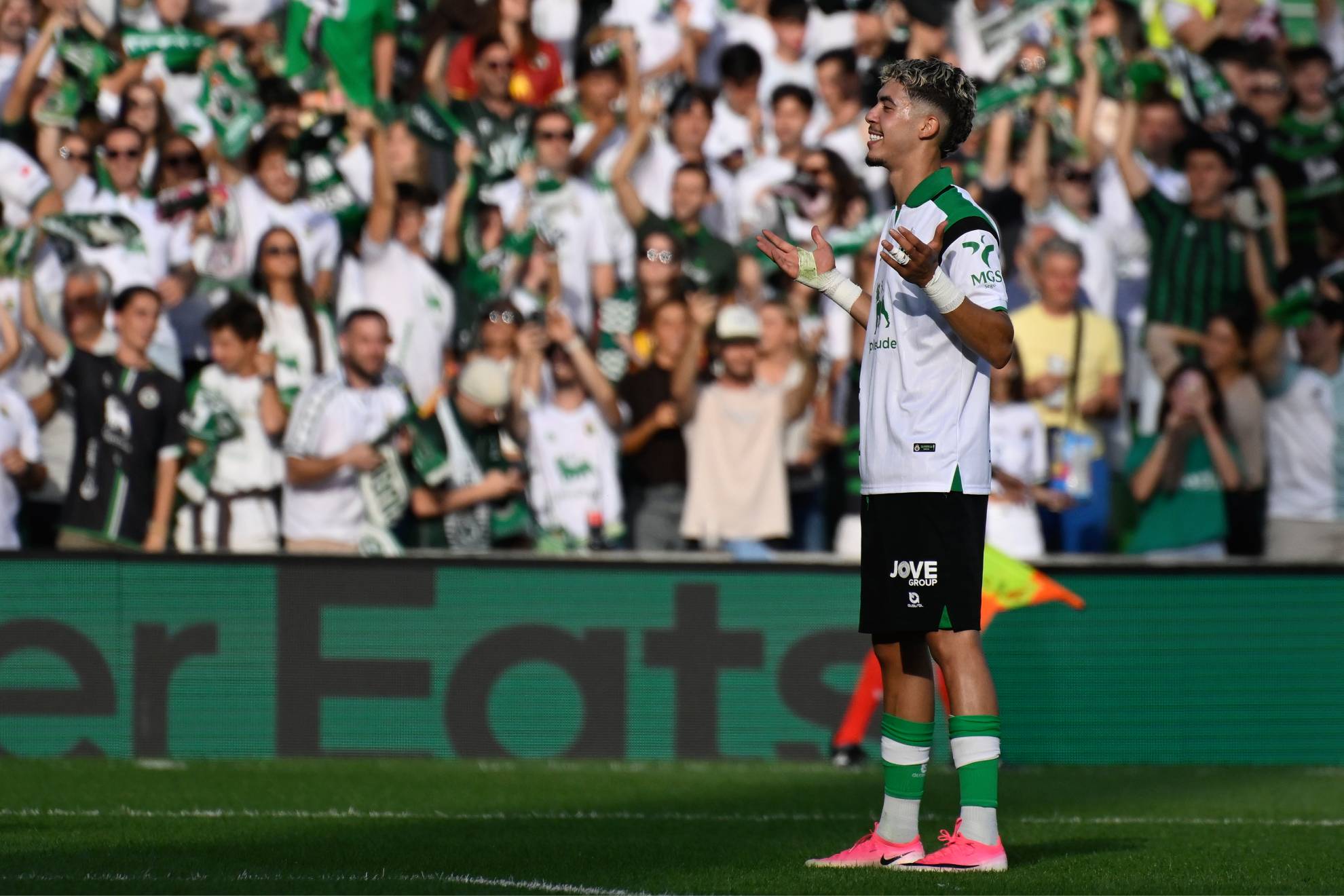 Yassir Zabiri celebra tras anotar el 1-0 ante el Elche. EFE
