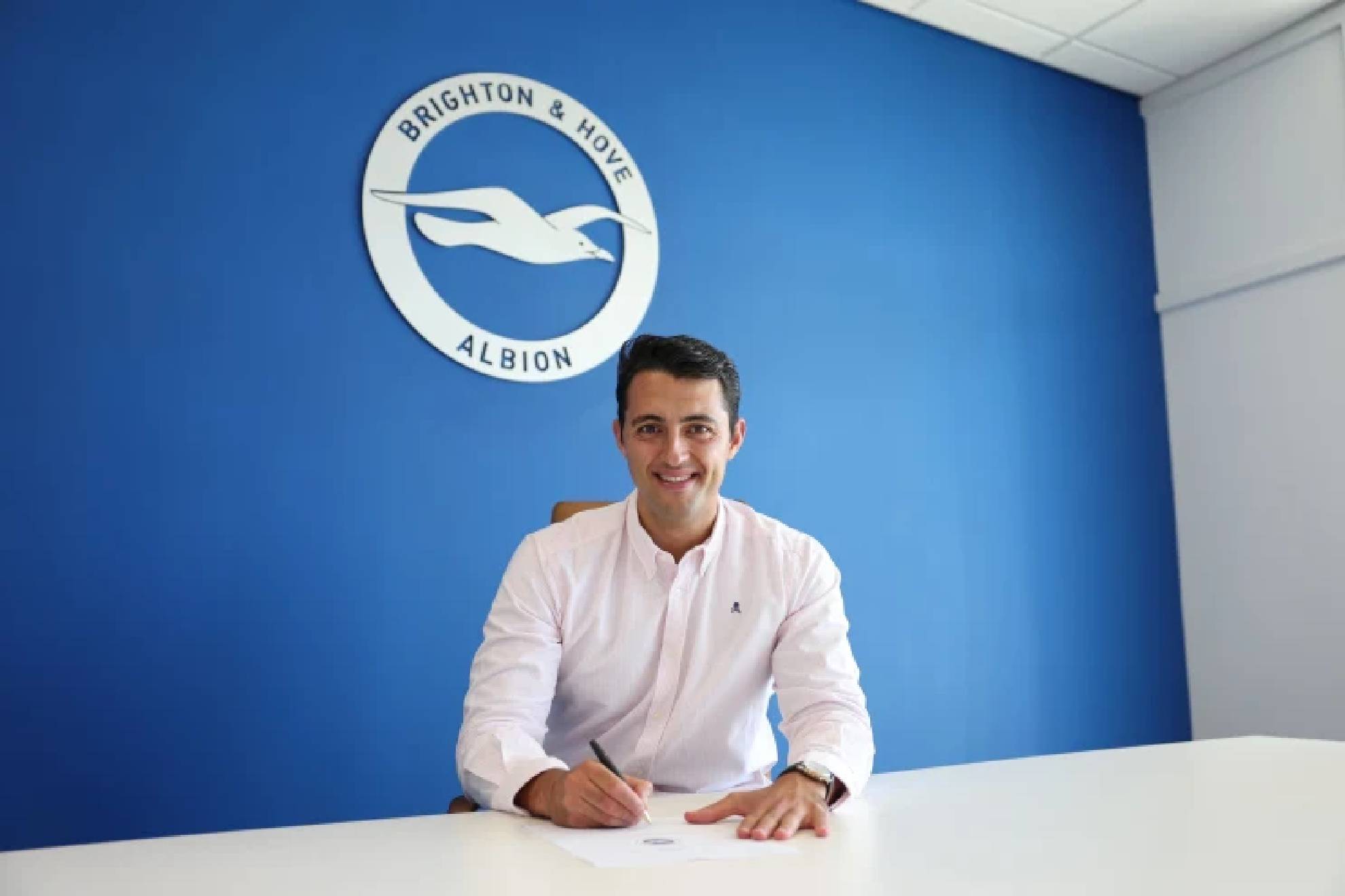 Arturo Ruiz inicia su etapa en el banquillo del Brighton