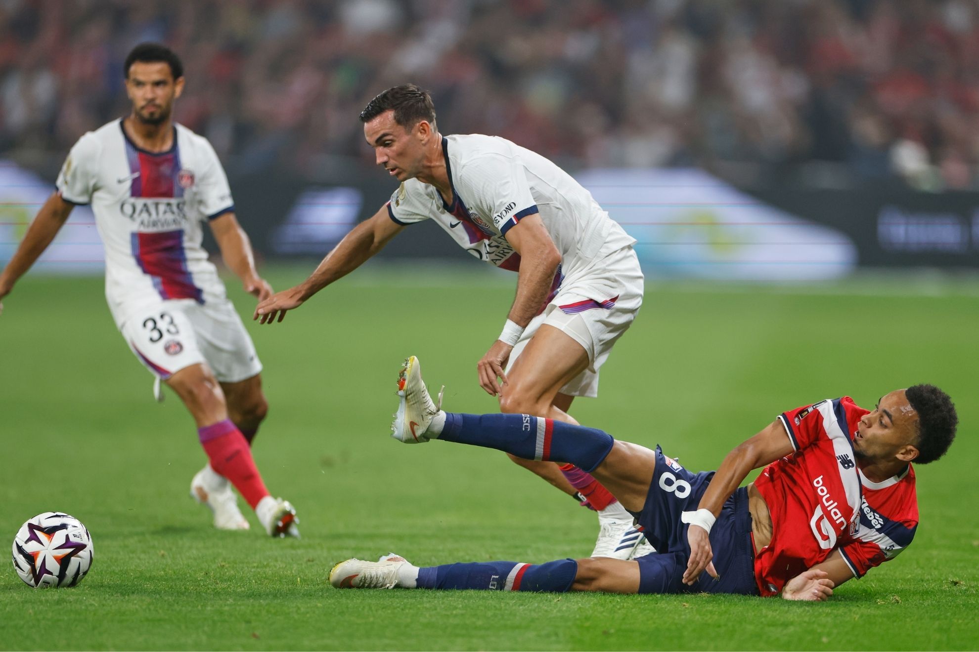 Ethan Mbappé roba un balón a Fabián