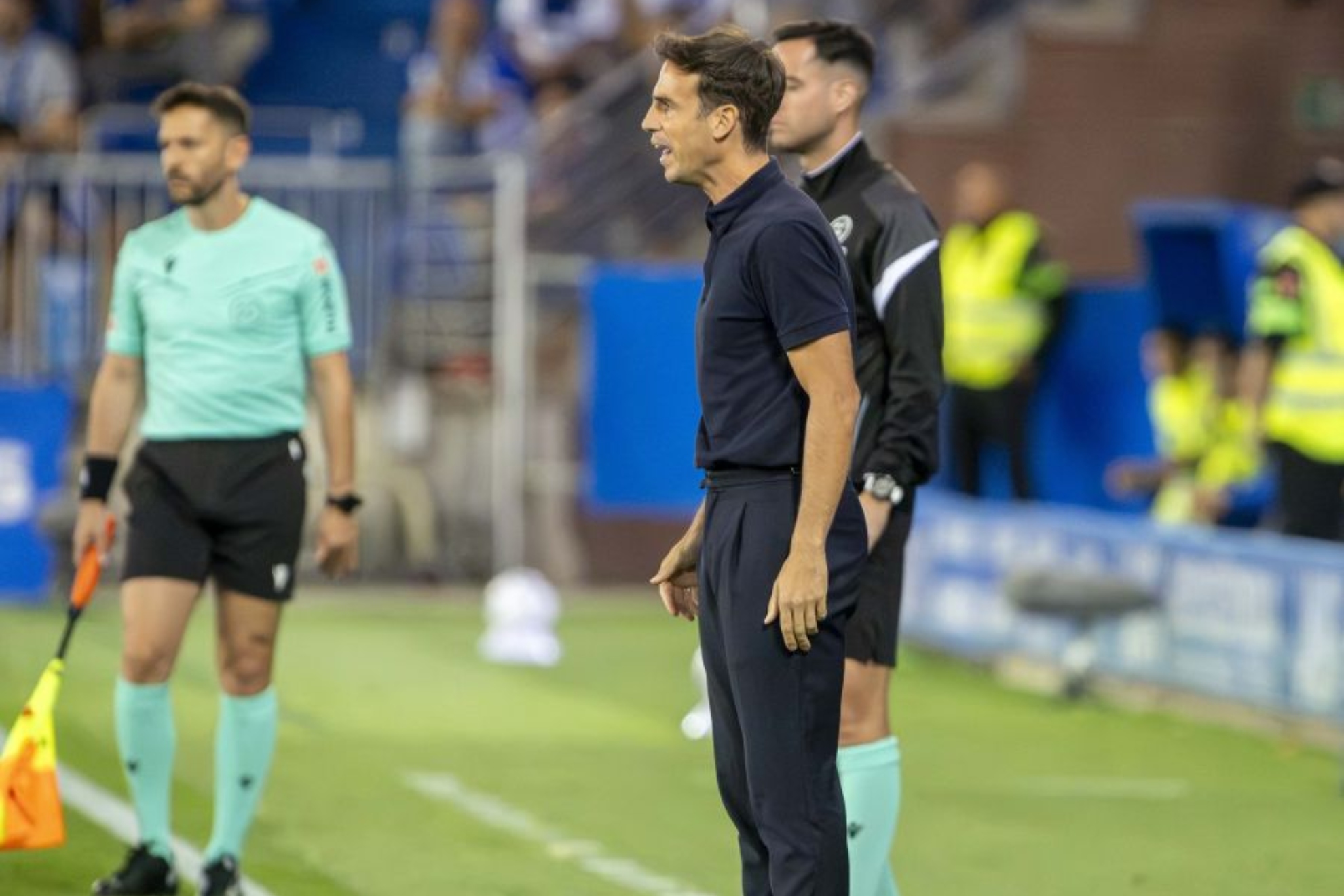 Iñigo Pérez, entrenador del Villarreal, en un momento del encuentro ante el Alavés. LALIGA
