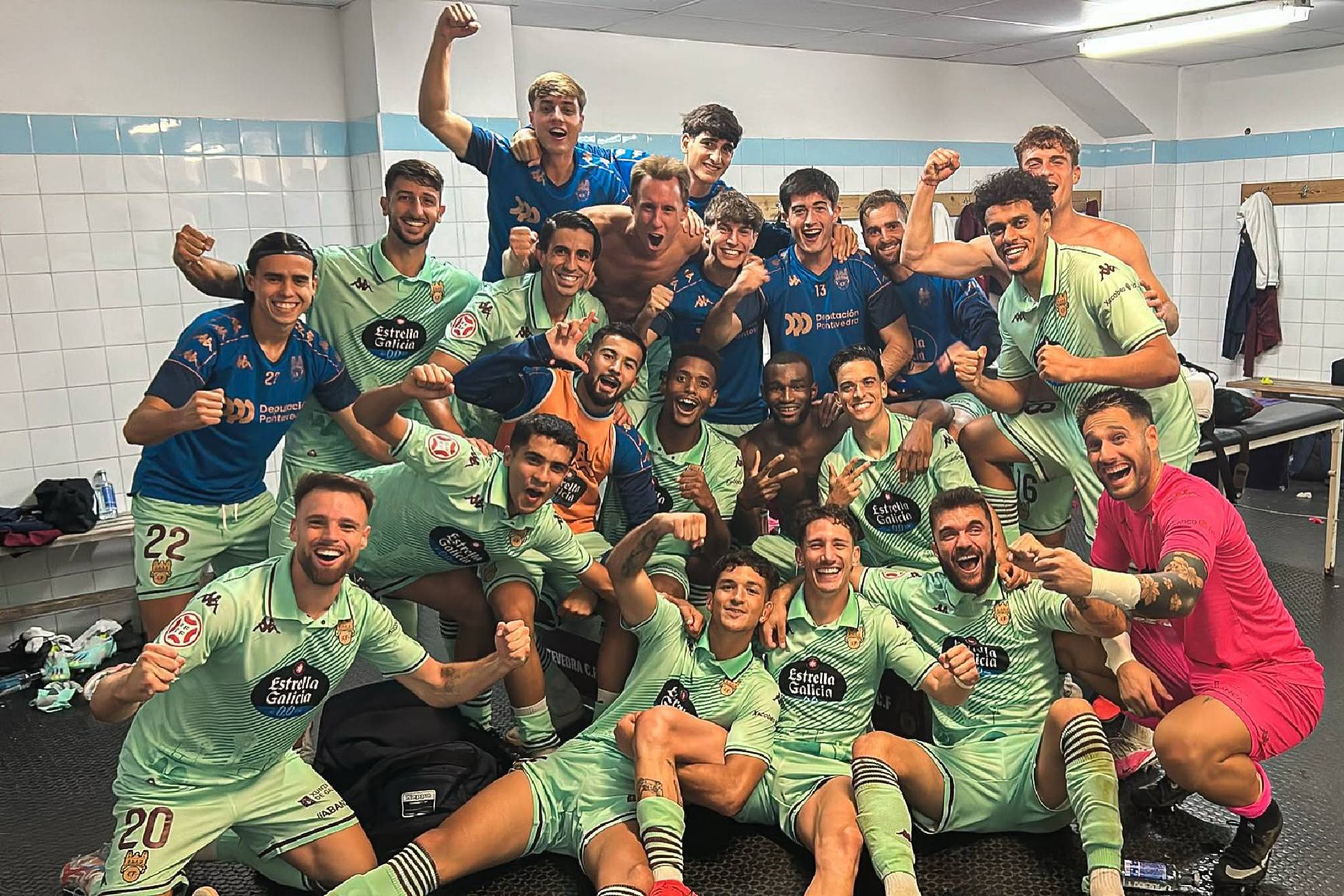 Imagen del vestuario del Pontevedra tras lograr la victoria en Avilés