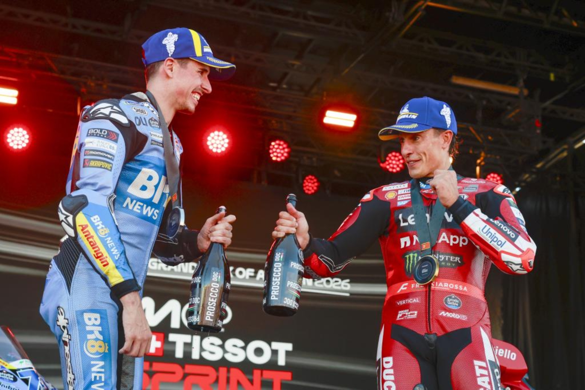 Álex y Marc Márquez celebran su doblete. EFE