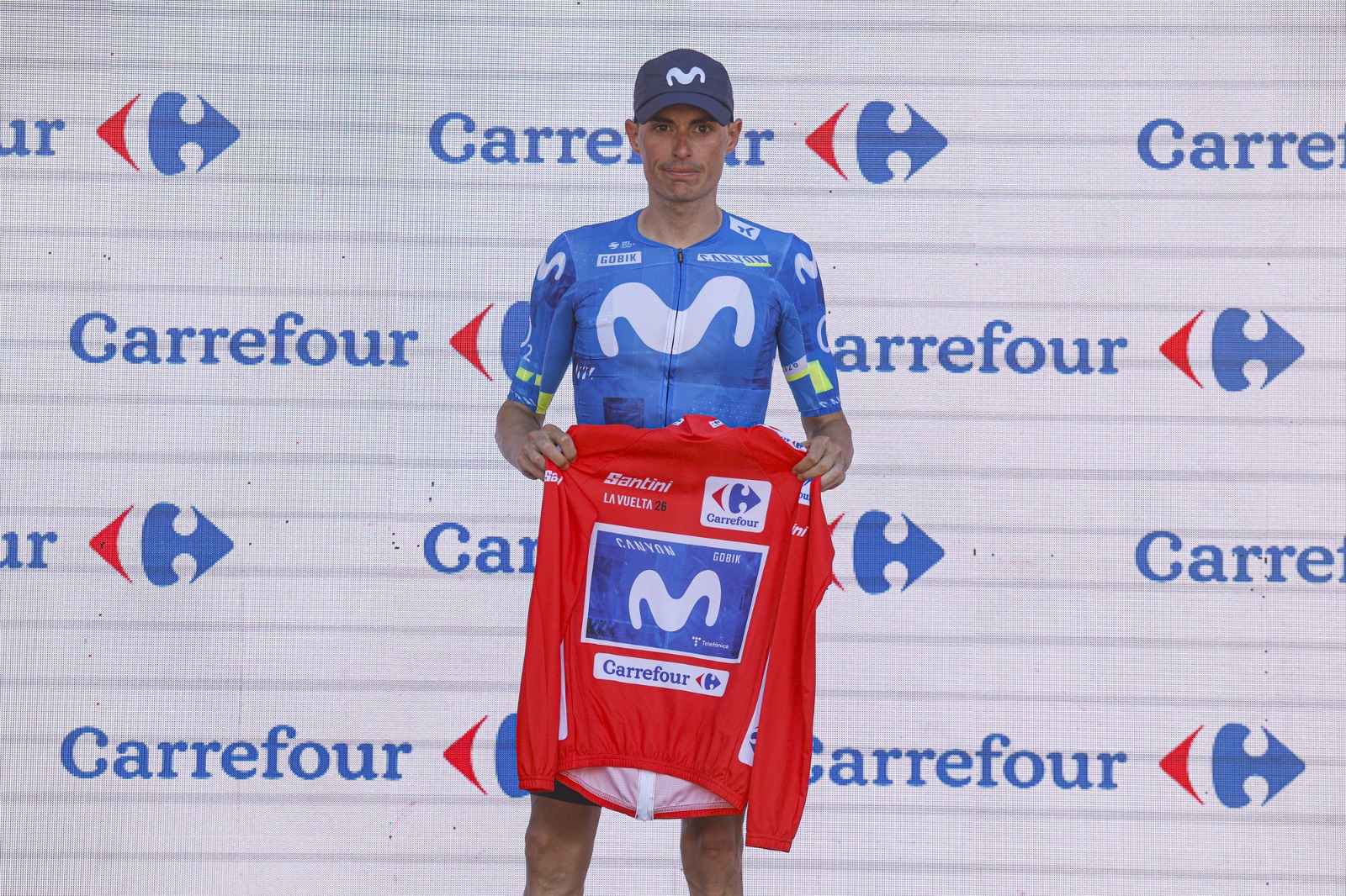 Enric Mas en el podio de LaVuelta. Sprint Cycling Agency