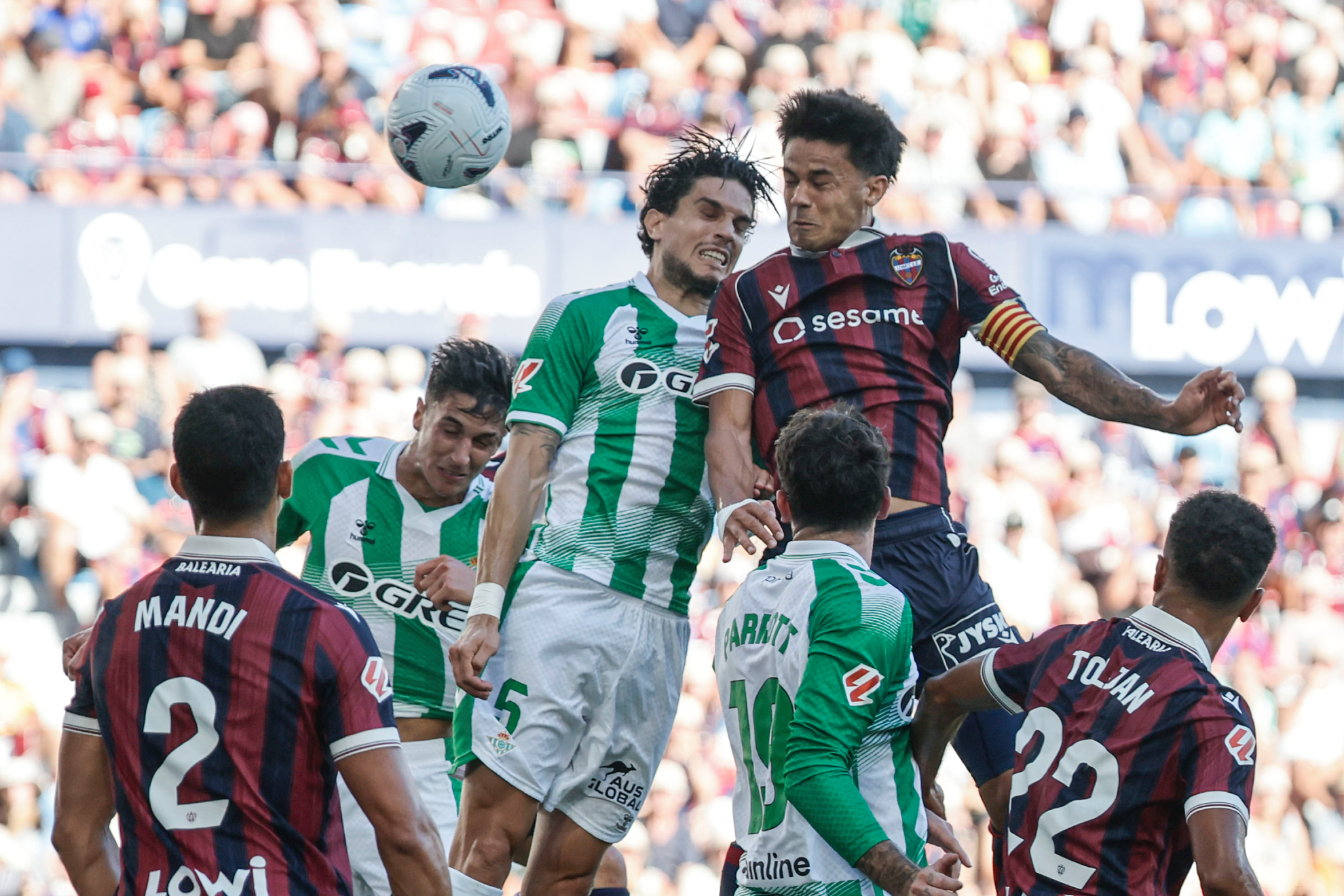 Bartra intenta despejar de cabeza EFE