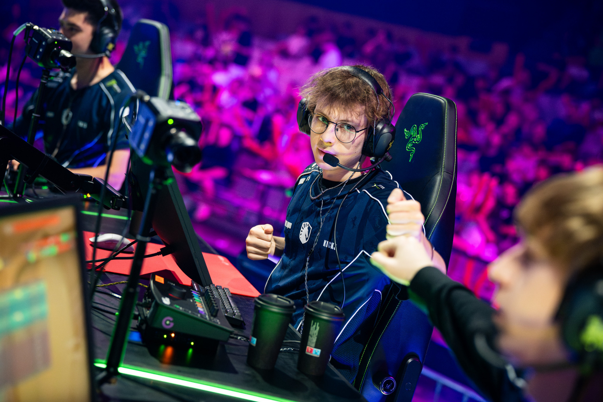 Kicks choca el puño con Trexx en un partido de la VCT EMEA Hara Amorós / Riot Games