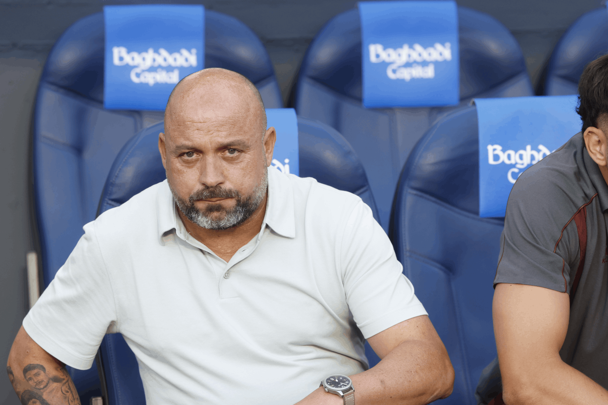 Manolo González, técnico del Espanyol, en el banquillo de Anoeta EFE