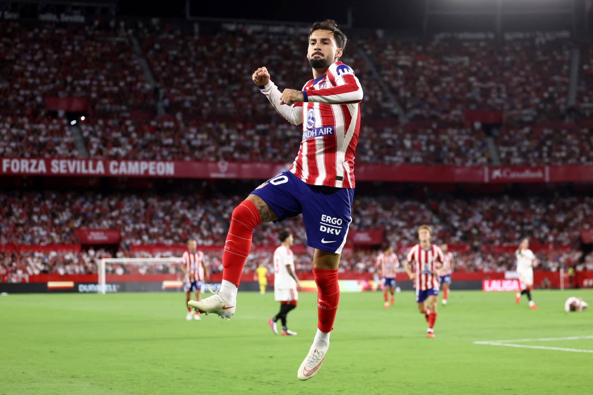 BAENA CELEBRA UNO DE SUS GOLES. EFE