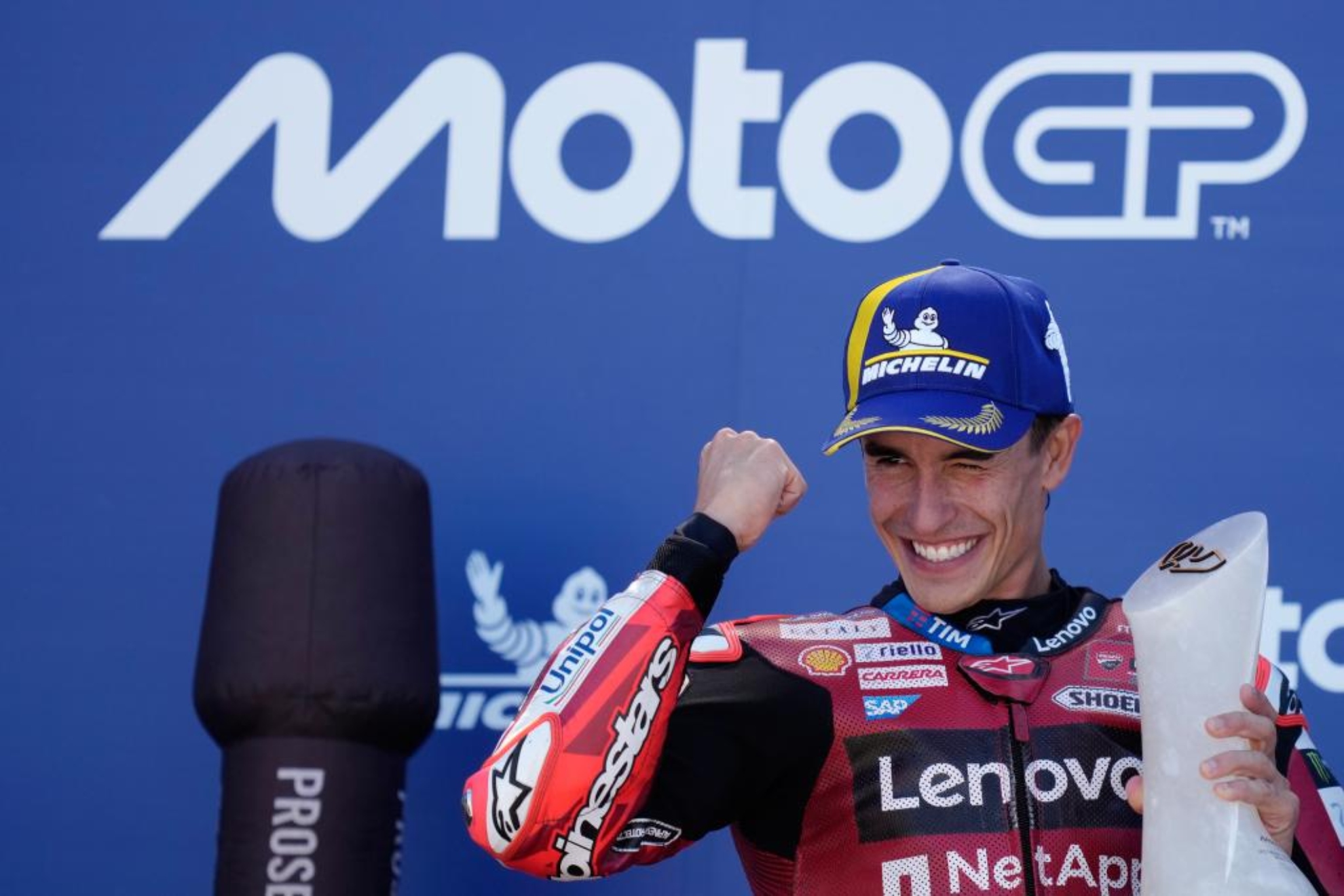Marc Márquez, en el podio. LAPRESSE