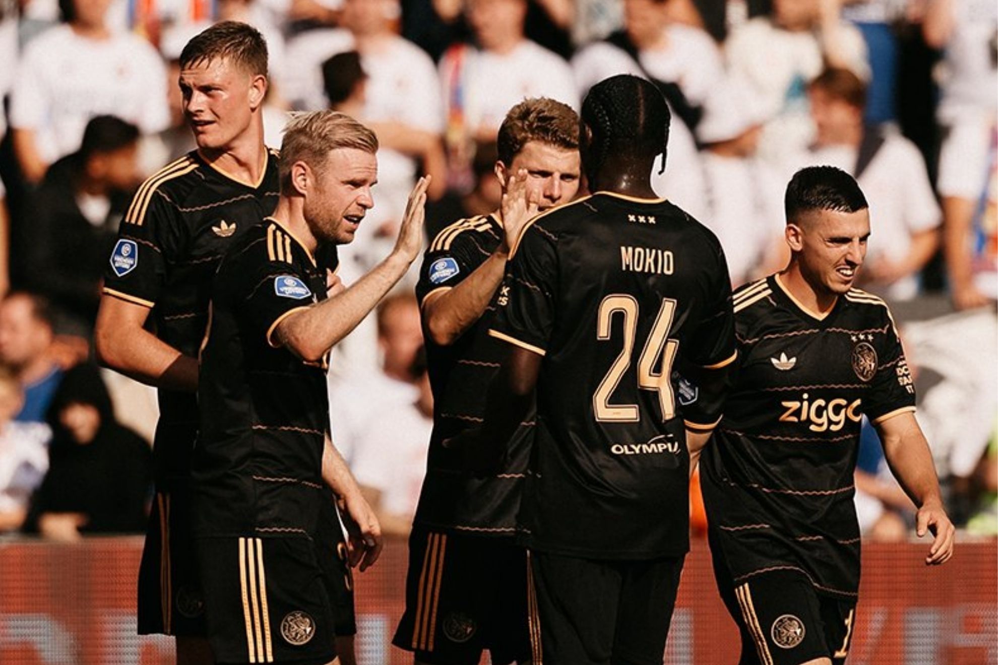 Los jugadores del Ajax celebran uno de los goles contra el Telstar @AFCAjax