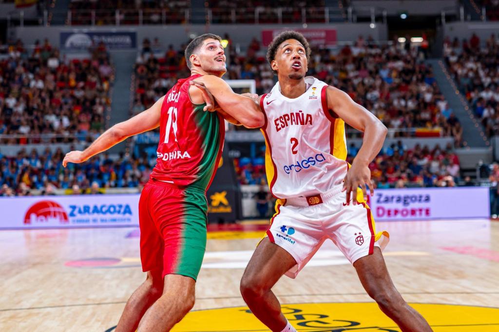 Baba Miller en el partido de su debut con la selección española.