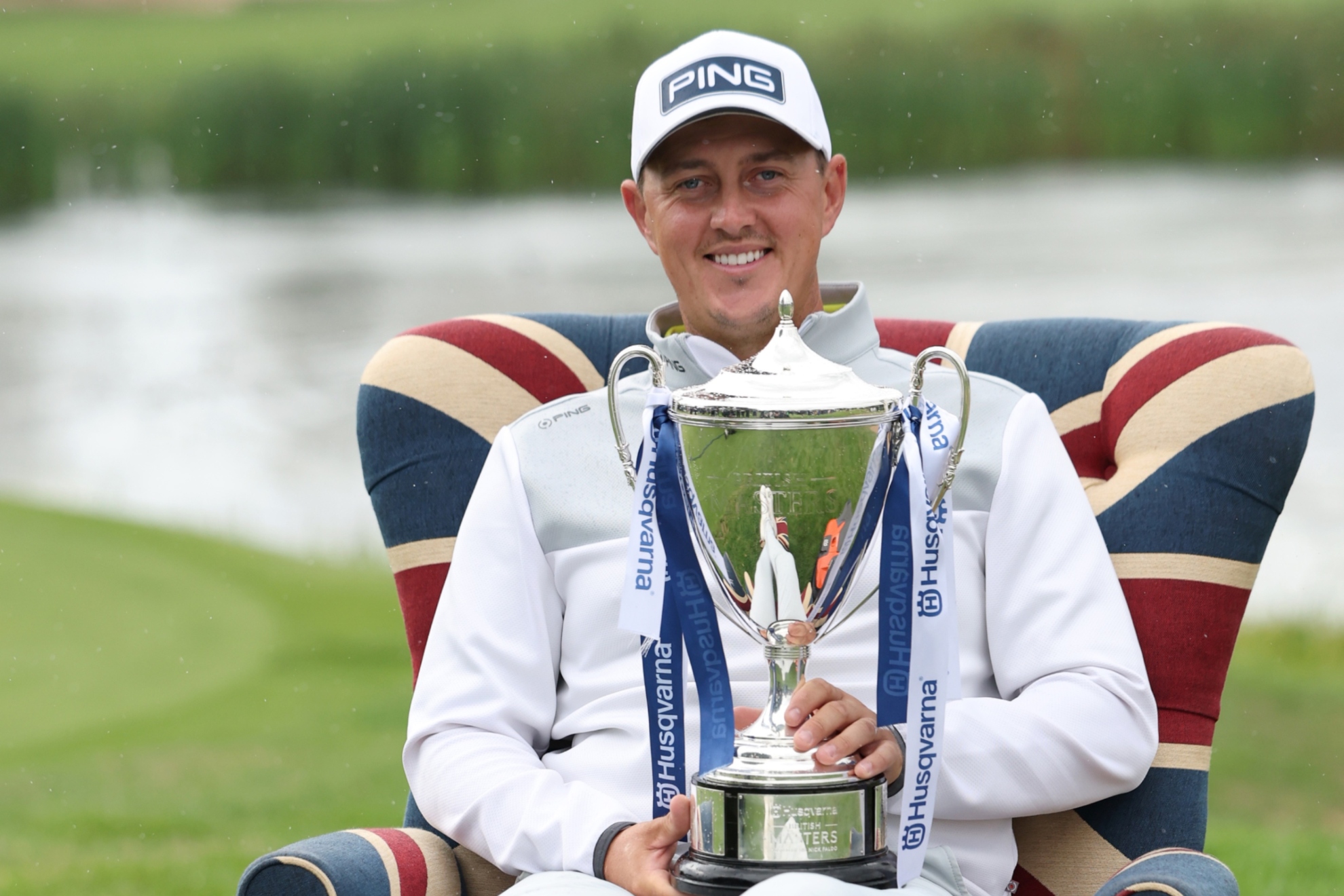 Joe Dean con el trofeo del British Masters. DPWT