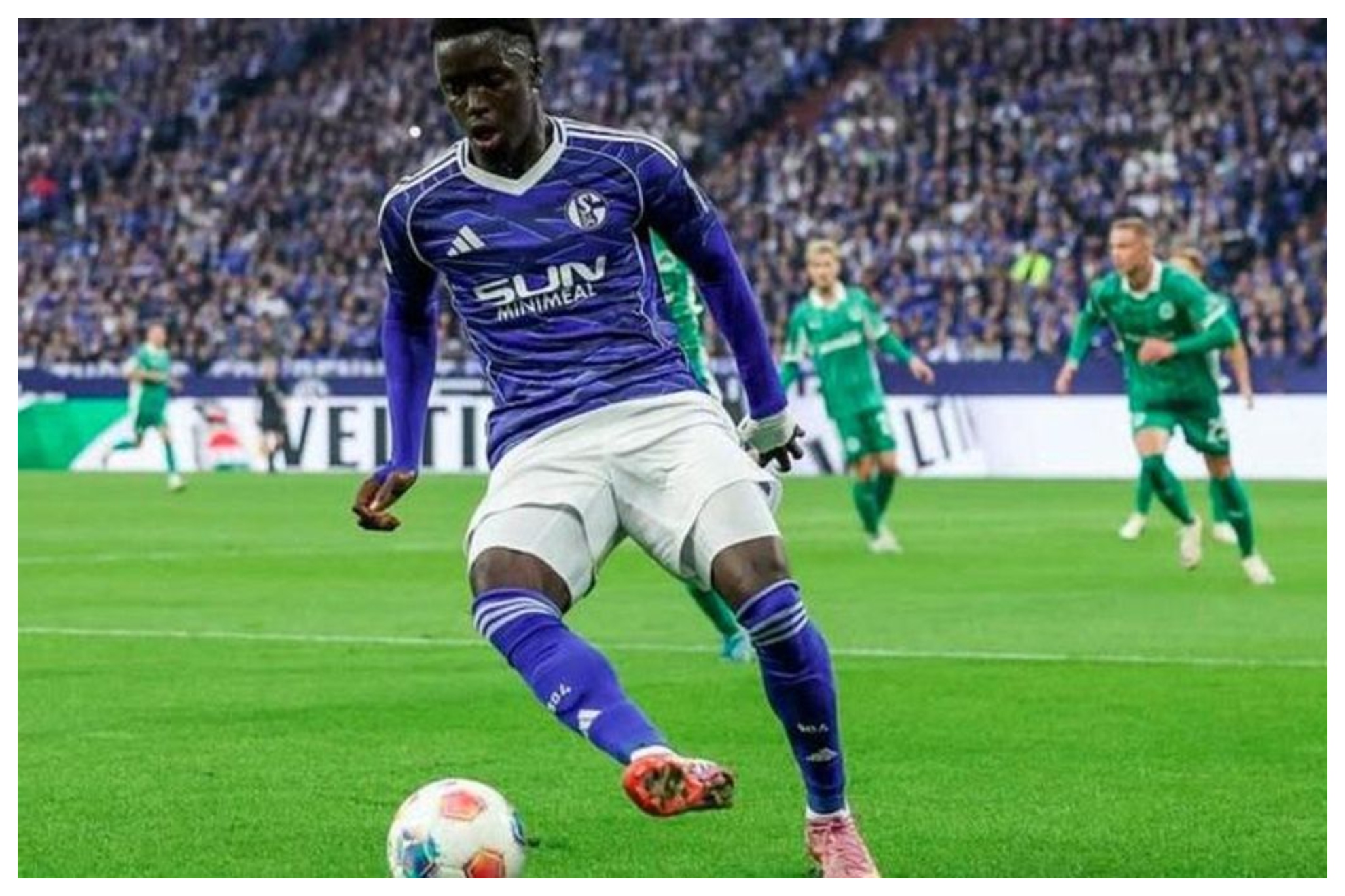 Christian Gomis, en un partido con el conjunto alemán Schalke 04