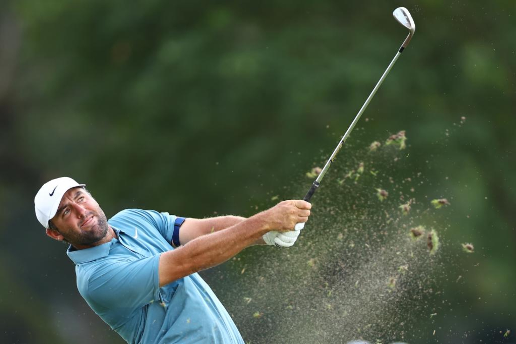 Scottie Scheffler (30) juega una bola desde el bunker LAPRESSE