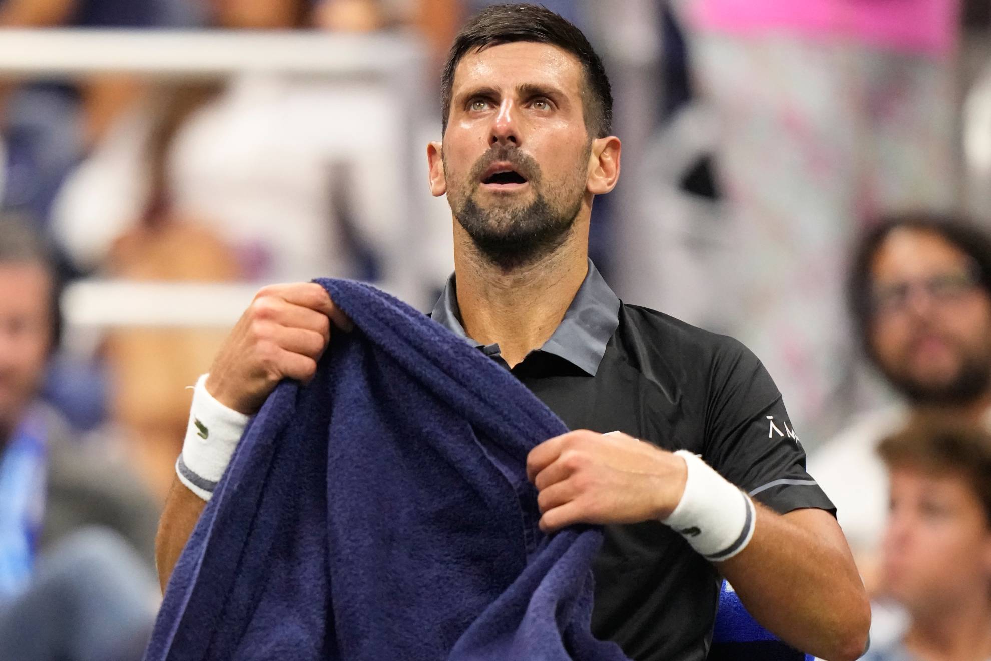 Djokovic, destrozado y entre lágrimas, pierde en primera ronda del US Open contra Navone