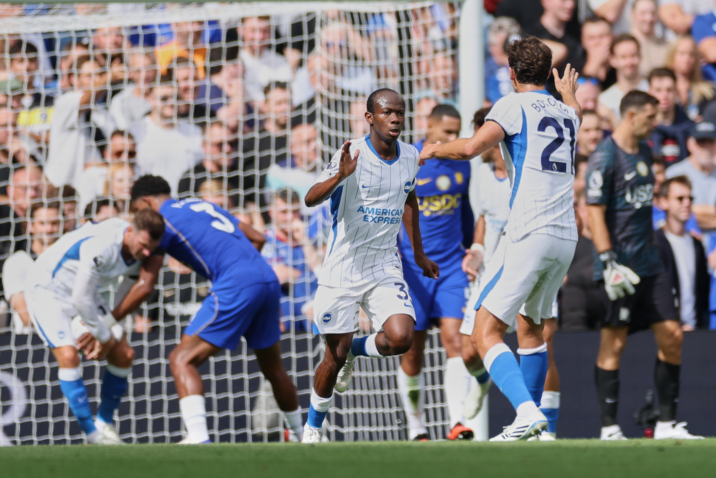 La historia de Malick Yalcouyé, el 'viejoven' de 20 años que ha impactado en la Premier Malick Yalcouyé, jugador de Costa de Marfil de 20 años, debutó con el Brighton en la Premier League y marcó contra el Chelsea. El joven futbolista se convirtió en viral en redes sociales por su apariencia 'viejoven'. AP Photo/Ian Walton Actualizado: 31/08/2026 08:07 horas