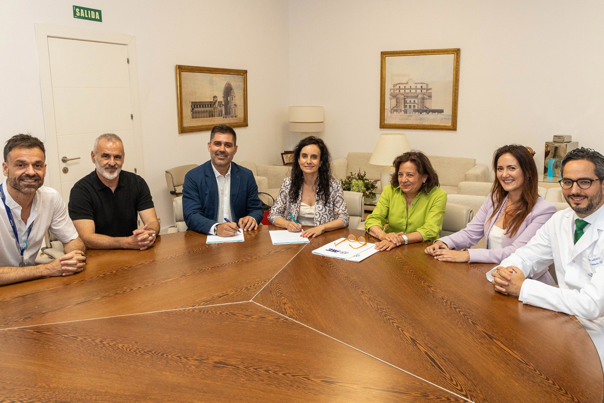 Aganzo, en la firma del acuerdo.
