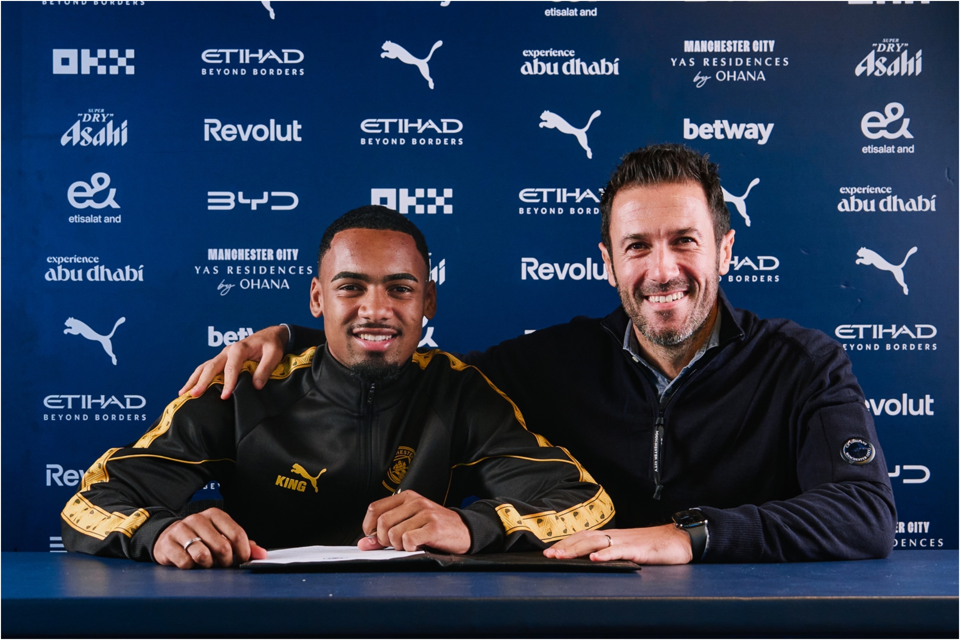 Allan Ellías, con Hugo Viana MANCHESTER CITY