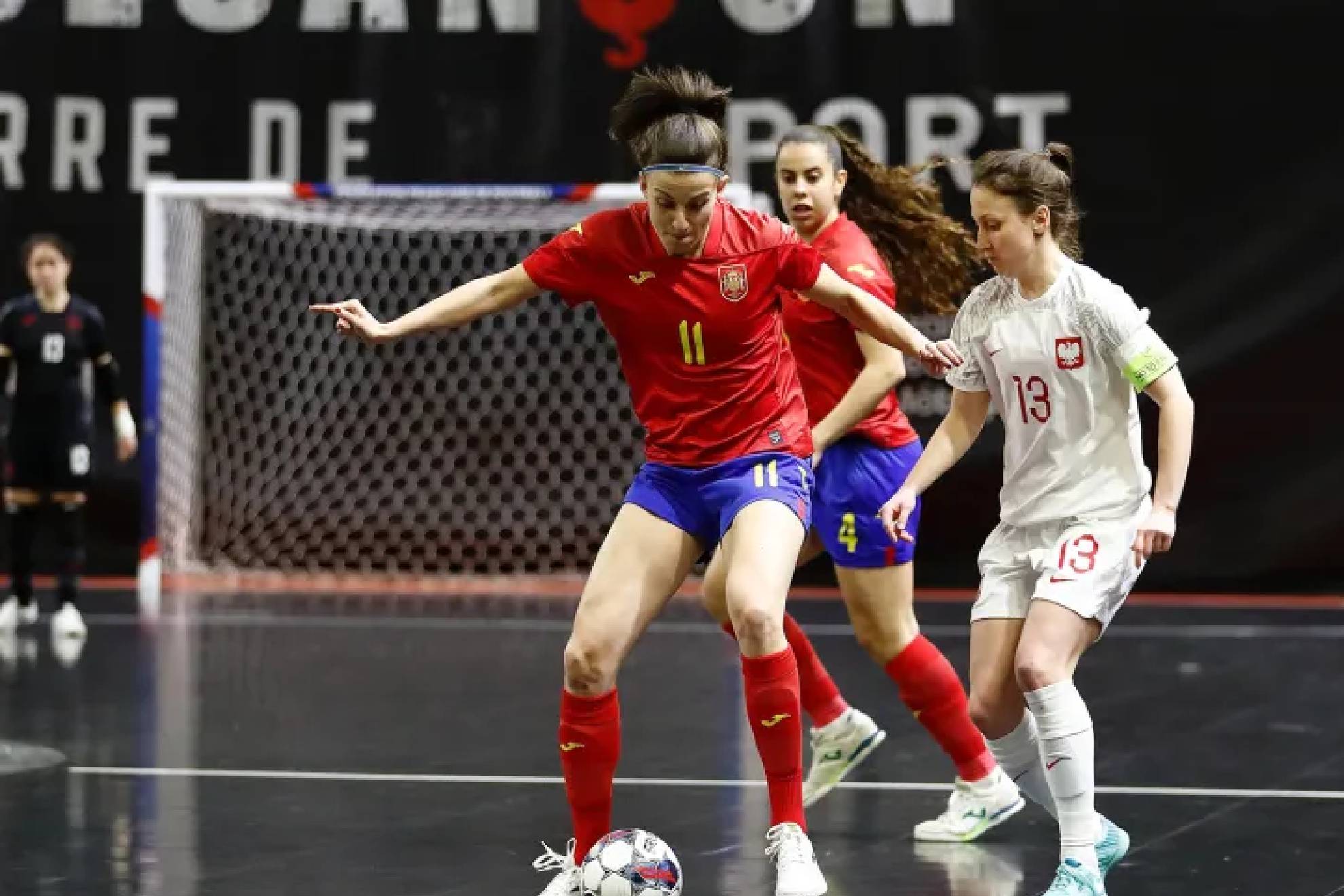 María Sanz, ante Polonia, en el partido de clasificación para el Mundial de Filipinas jugado en Besançon RFEF