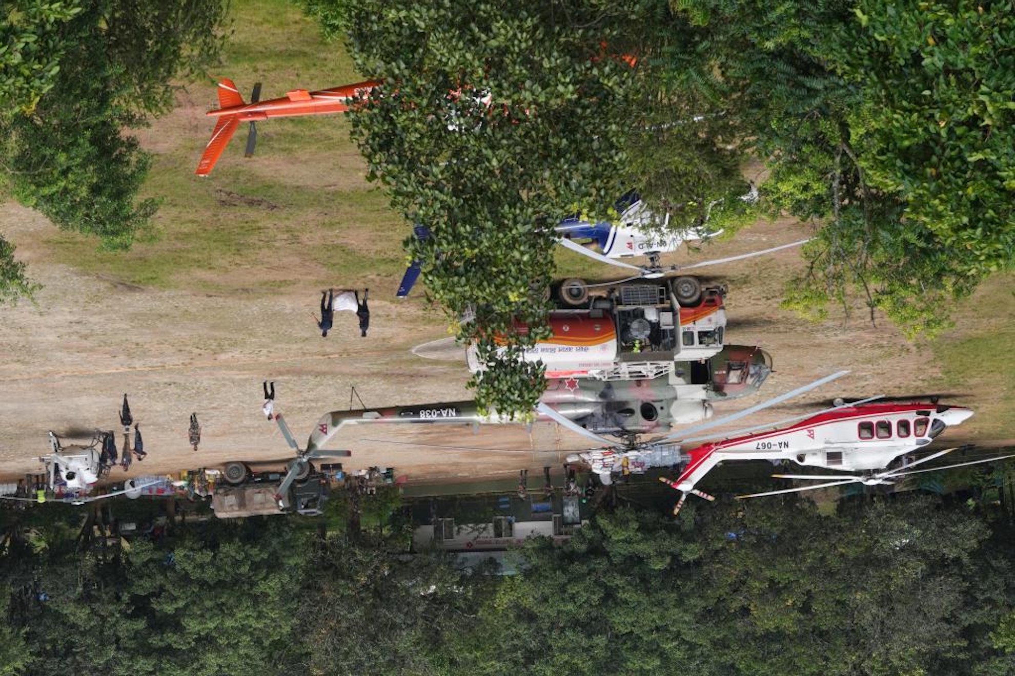 Helicópteros de rescate en Nepal. AP