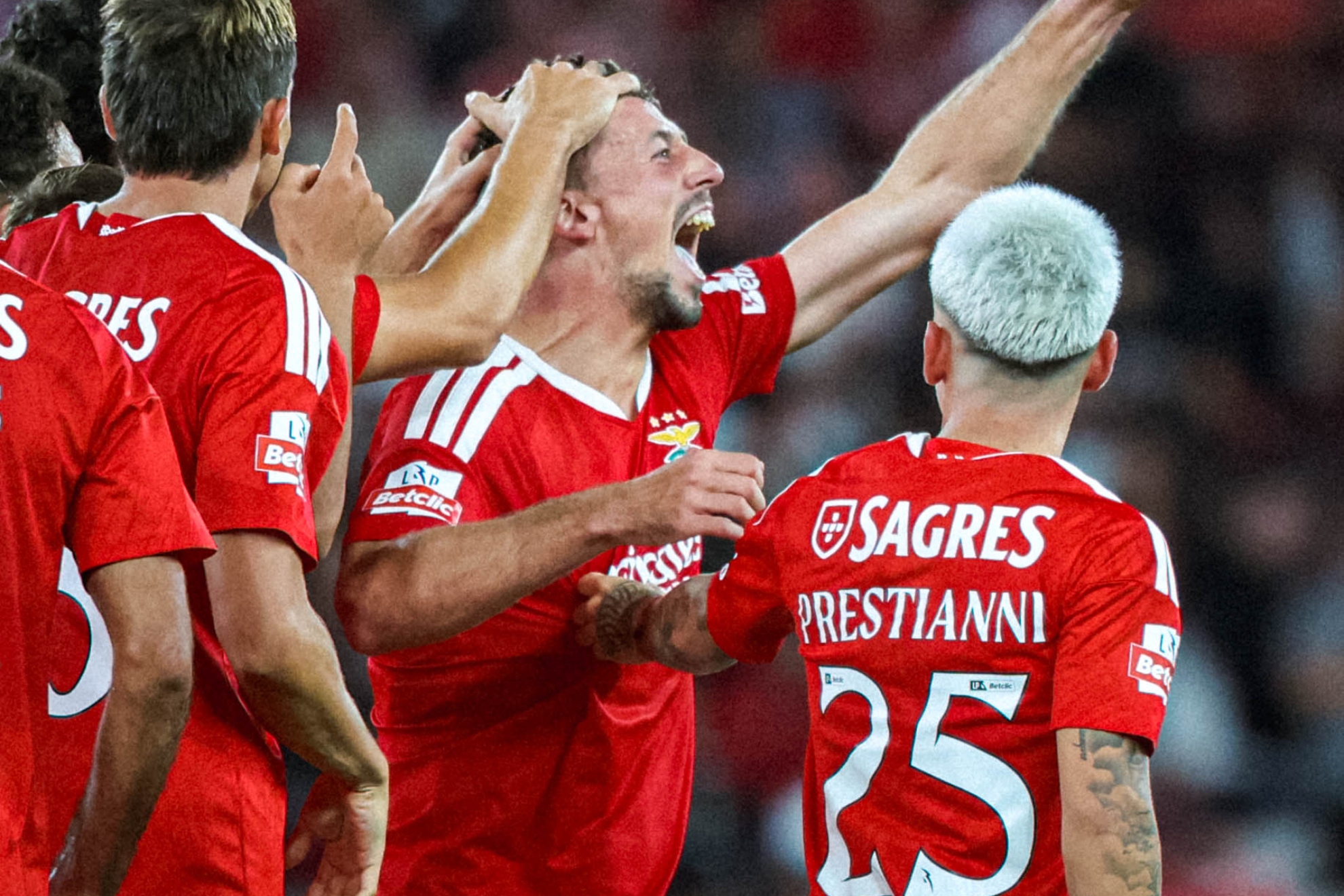 Clement Lenglet celebra su gol ante el Estoril. BENFICA.
