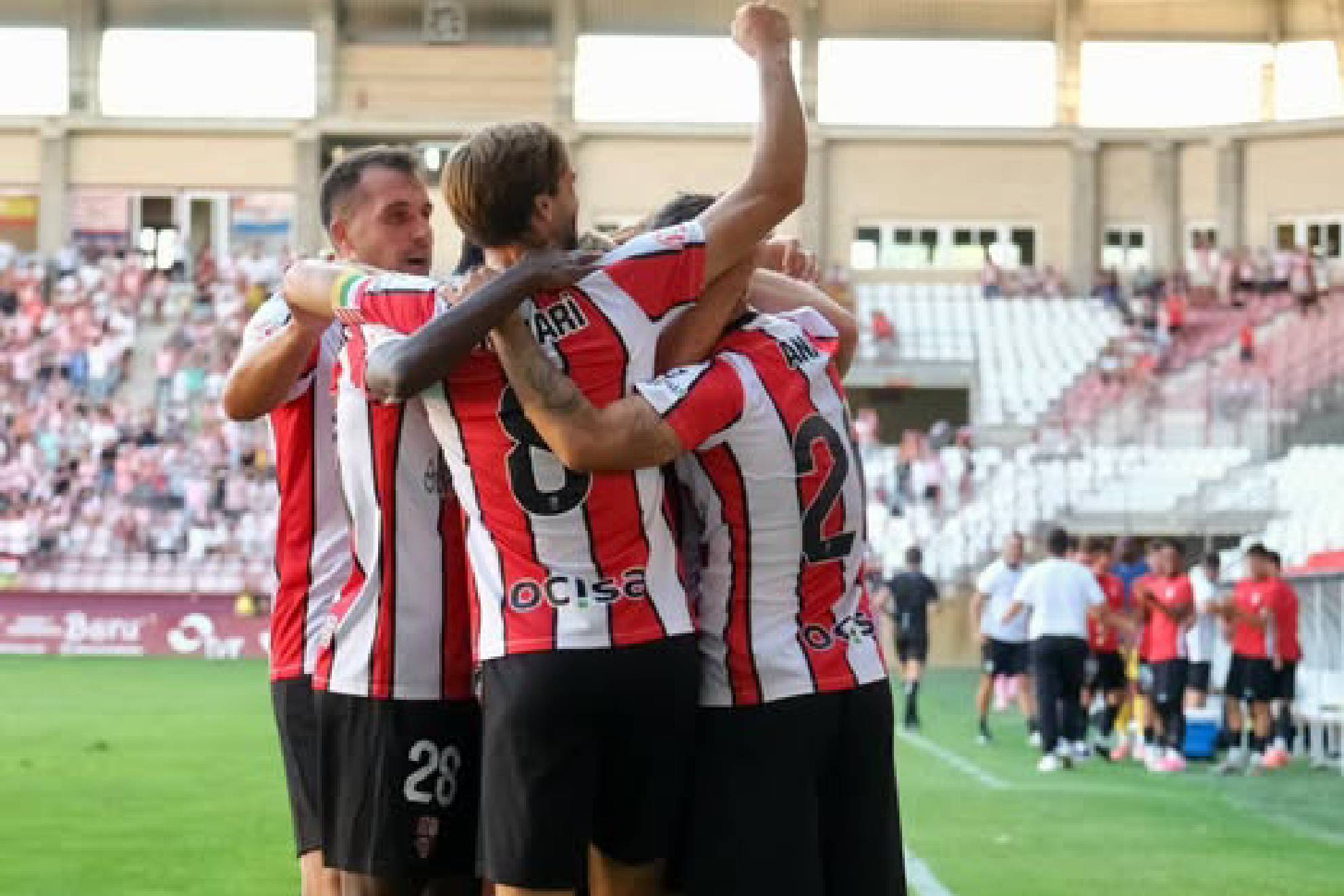 Celebración riojana tras el gol de la victortia de Zabala en el minuto 92