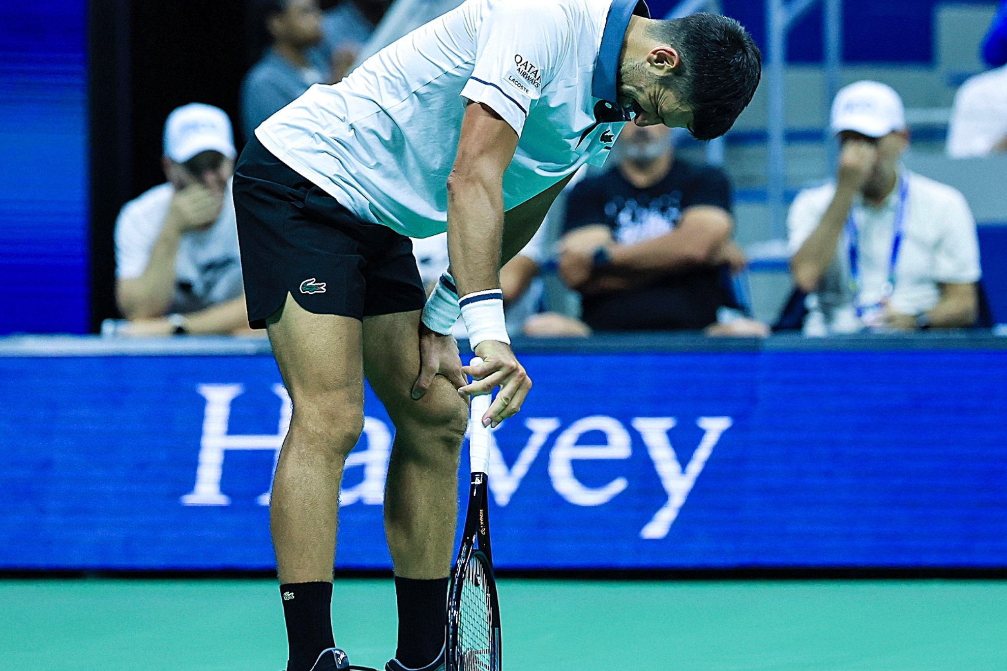 Djokovic se retuerce de dolor-