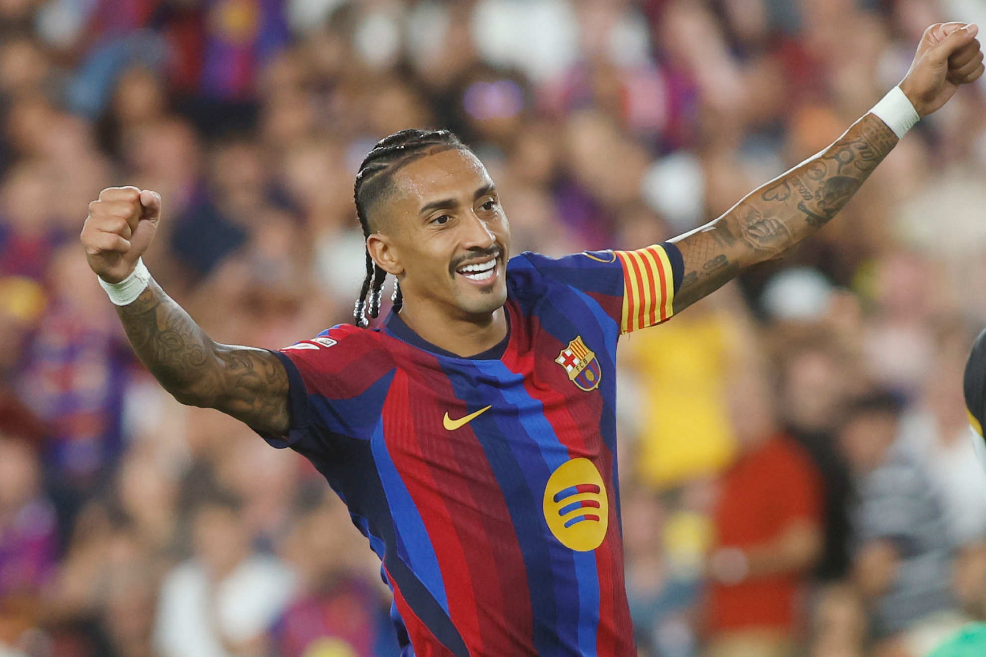 Raphinha celebra un gol ante el Rayo. FRANCESC ADELANTADO