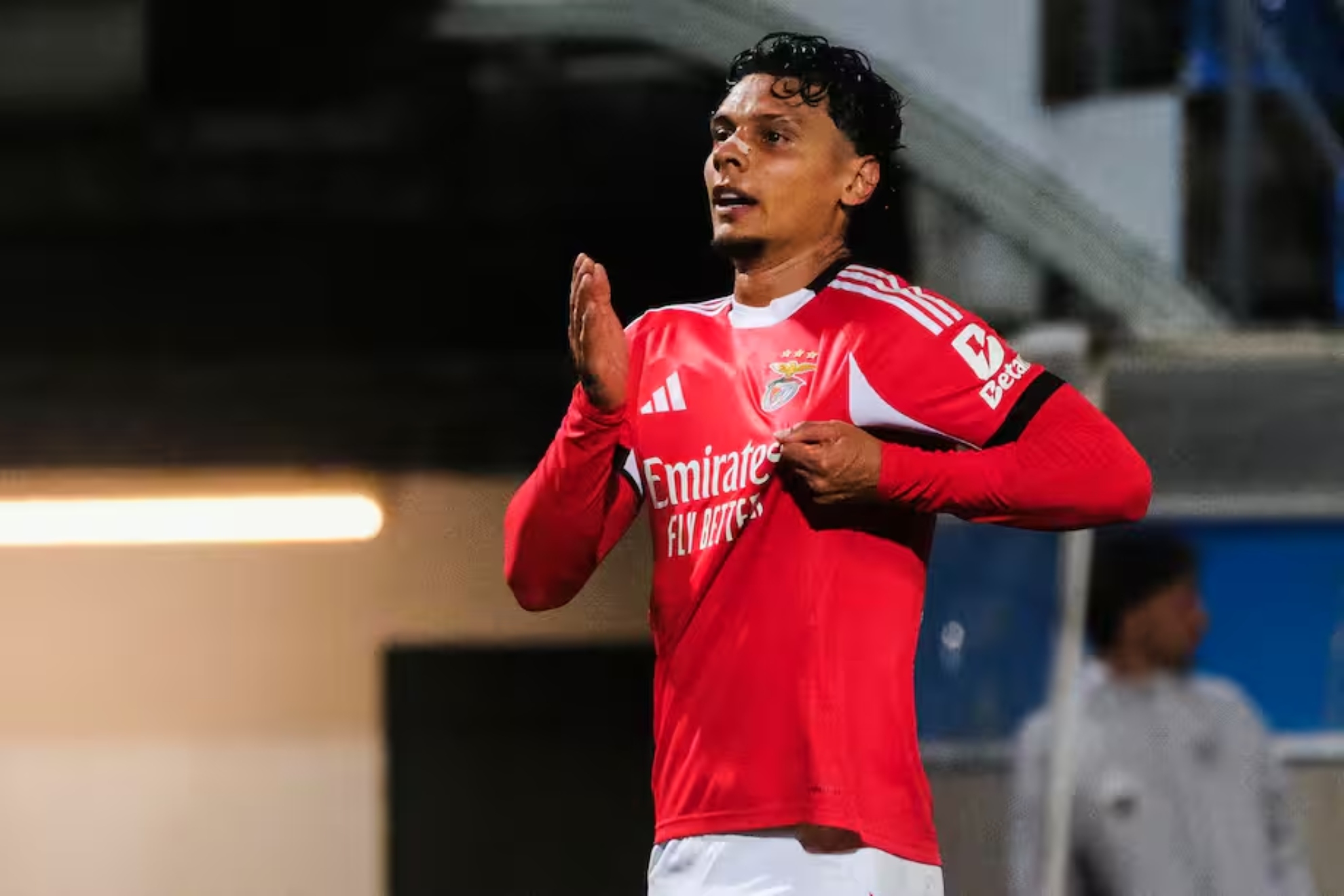 Sorpresa total con Richard Ríos: Benfica acordó su salida a este insólito destino en el fútbol mundial.