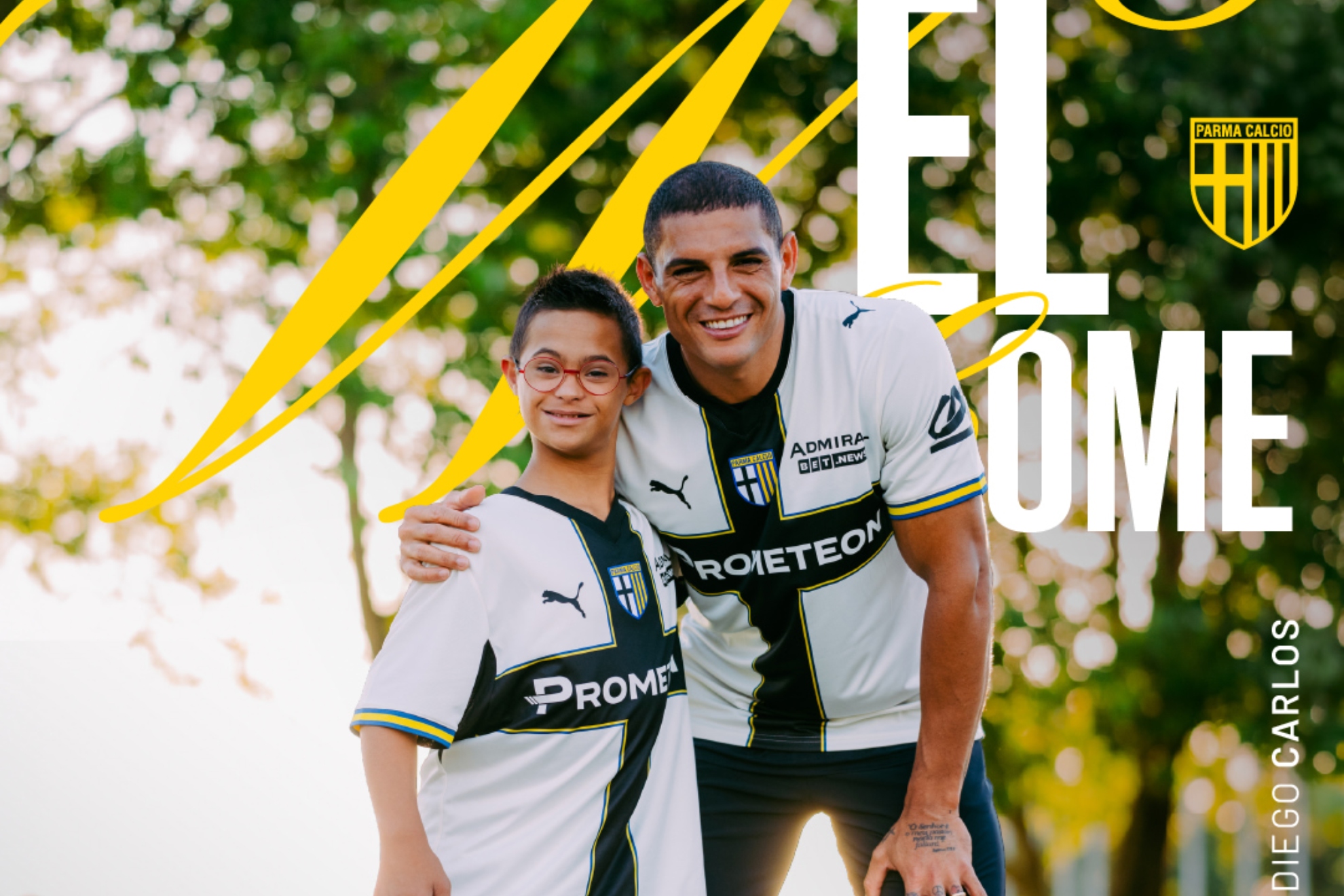 Diego Carlos posa con su nueva camiseta. PARMA