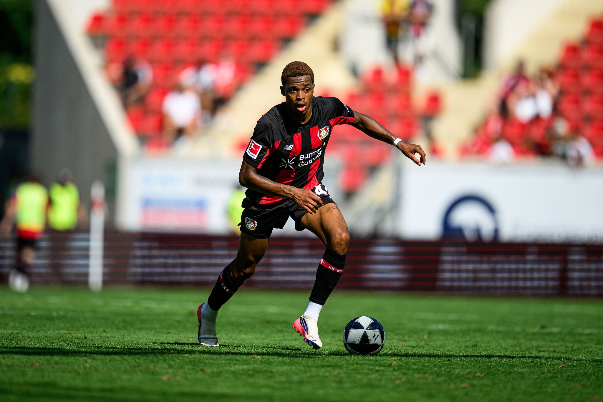 Jeanuël Belocian con la camiseta del Bayern Leverkusen Getty Images