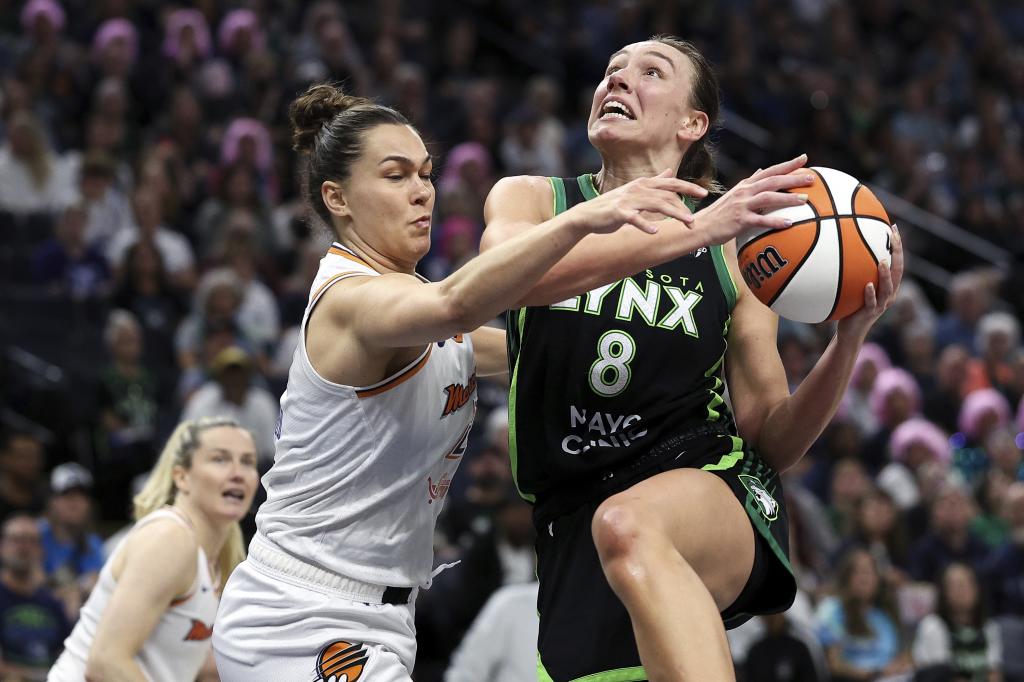 Alanna Smith (8) y Kathryn Westbeld (24), en la WNBA