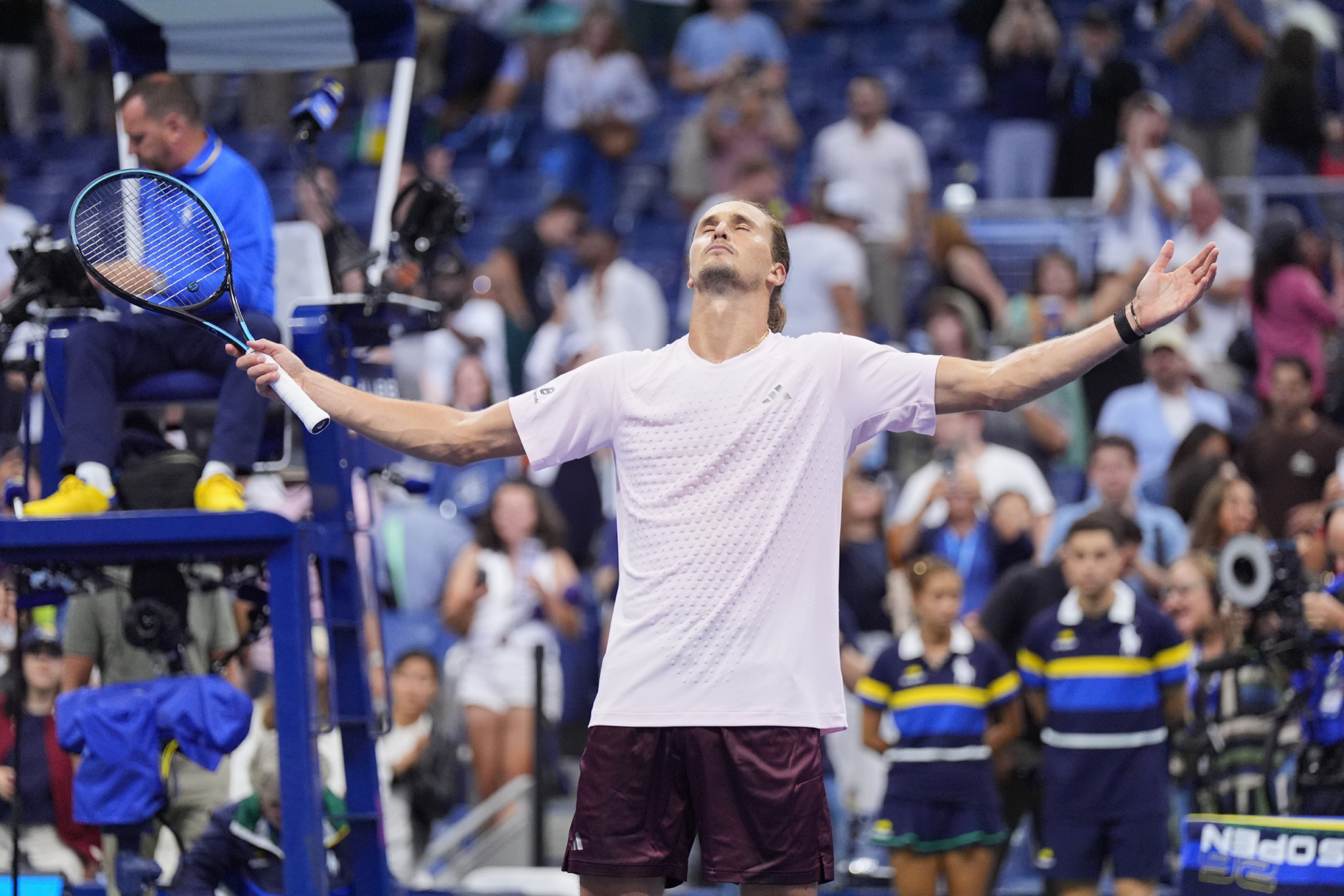 Alexander Zverev celebra su victoria final ante Lorenzo Sonego. LAPRESSE
