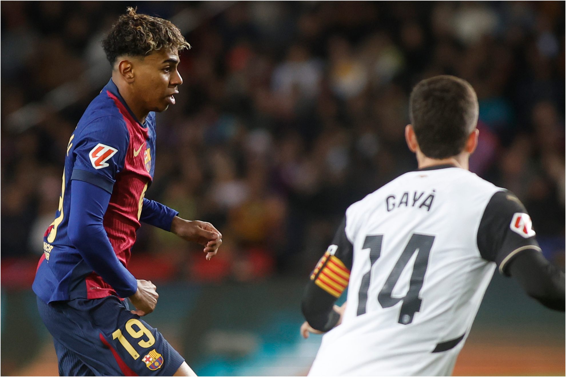 Lamine y Gayá, en el duelo entre Barça y Valencia del curso pasado. Francesc Adelantado