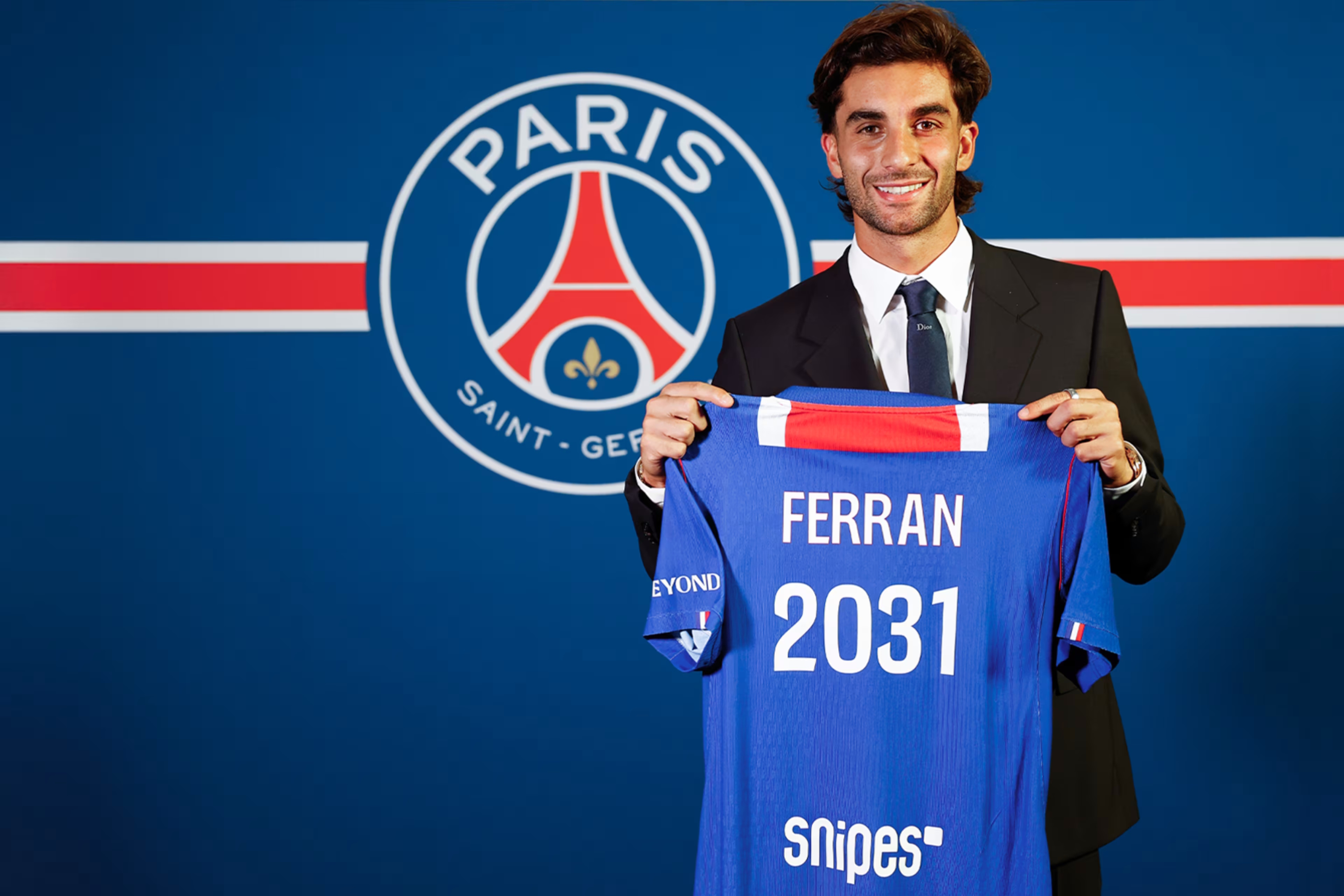 Ferran el día de su presentación con el PSG.