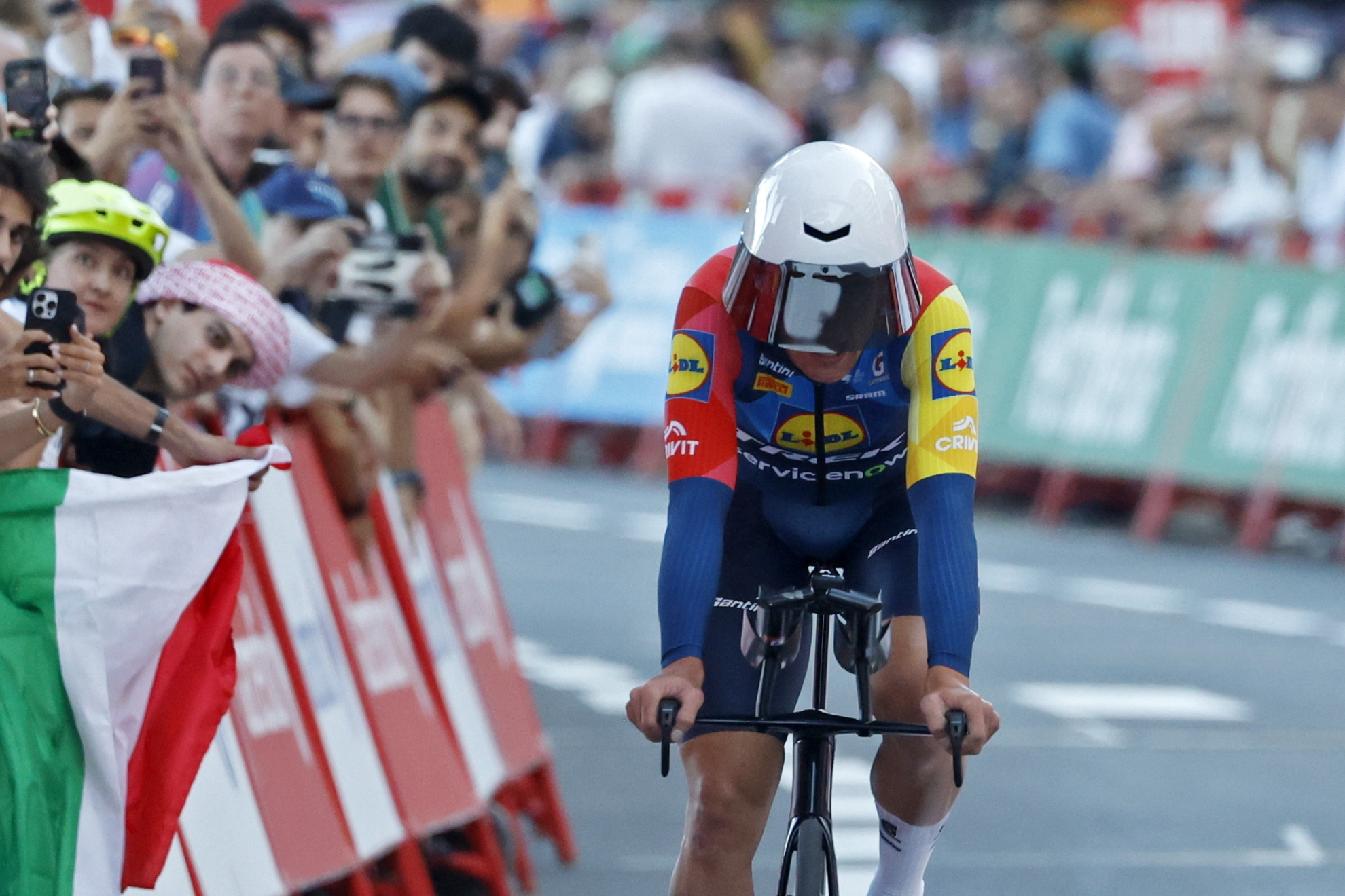 Mads Pedersen en la crono que abrió esta Vuelta. EFE