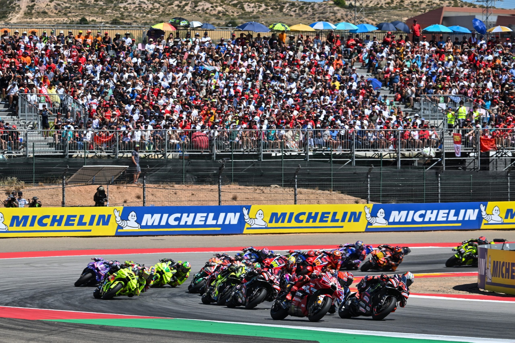 La salida de la carrera de MotoGP en Aragón, este domingo. MICHELIN